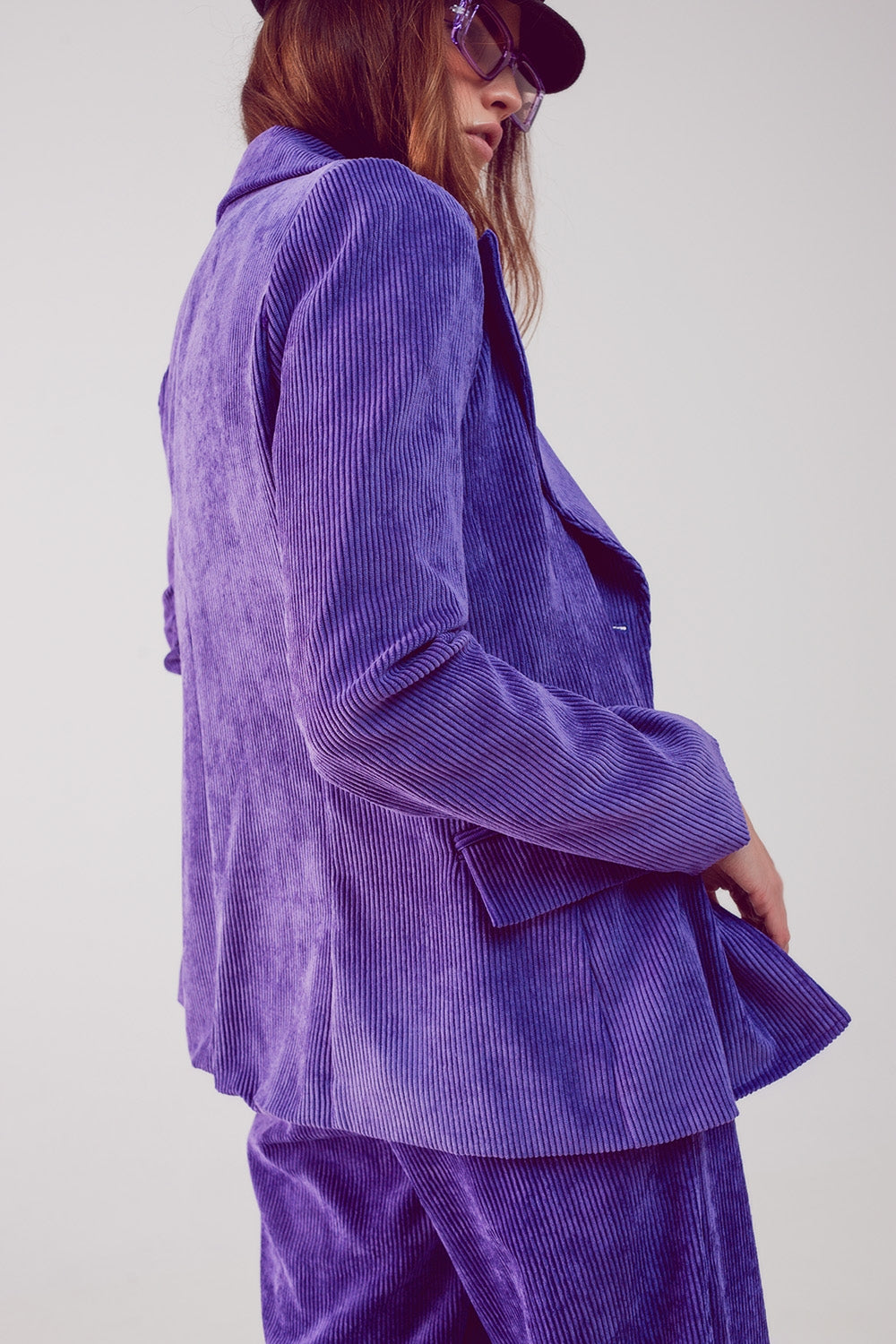 Americana con botones de estilo vintage de pana en morado