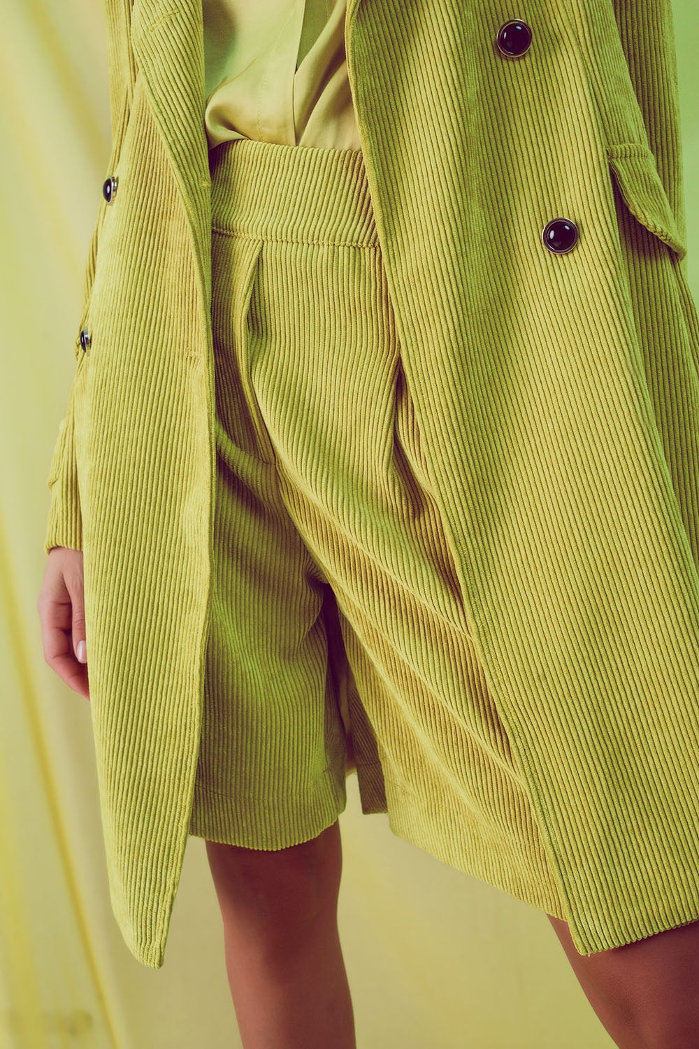 Blazer larga con botones vintage en pana lima