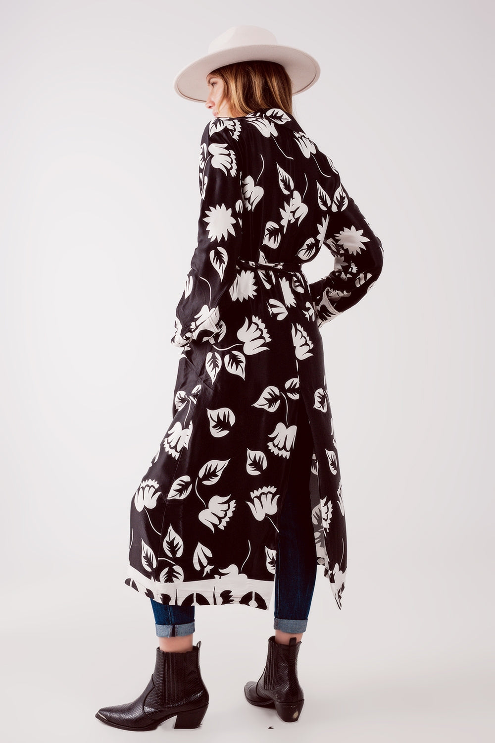 Blazer larga negra con estampado