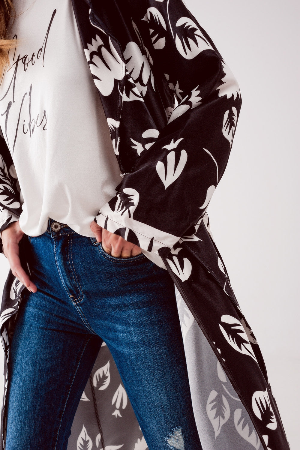 Blazer larga negra con estampado