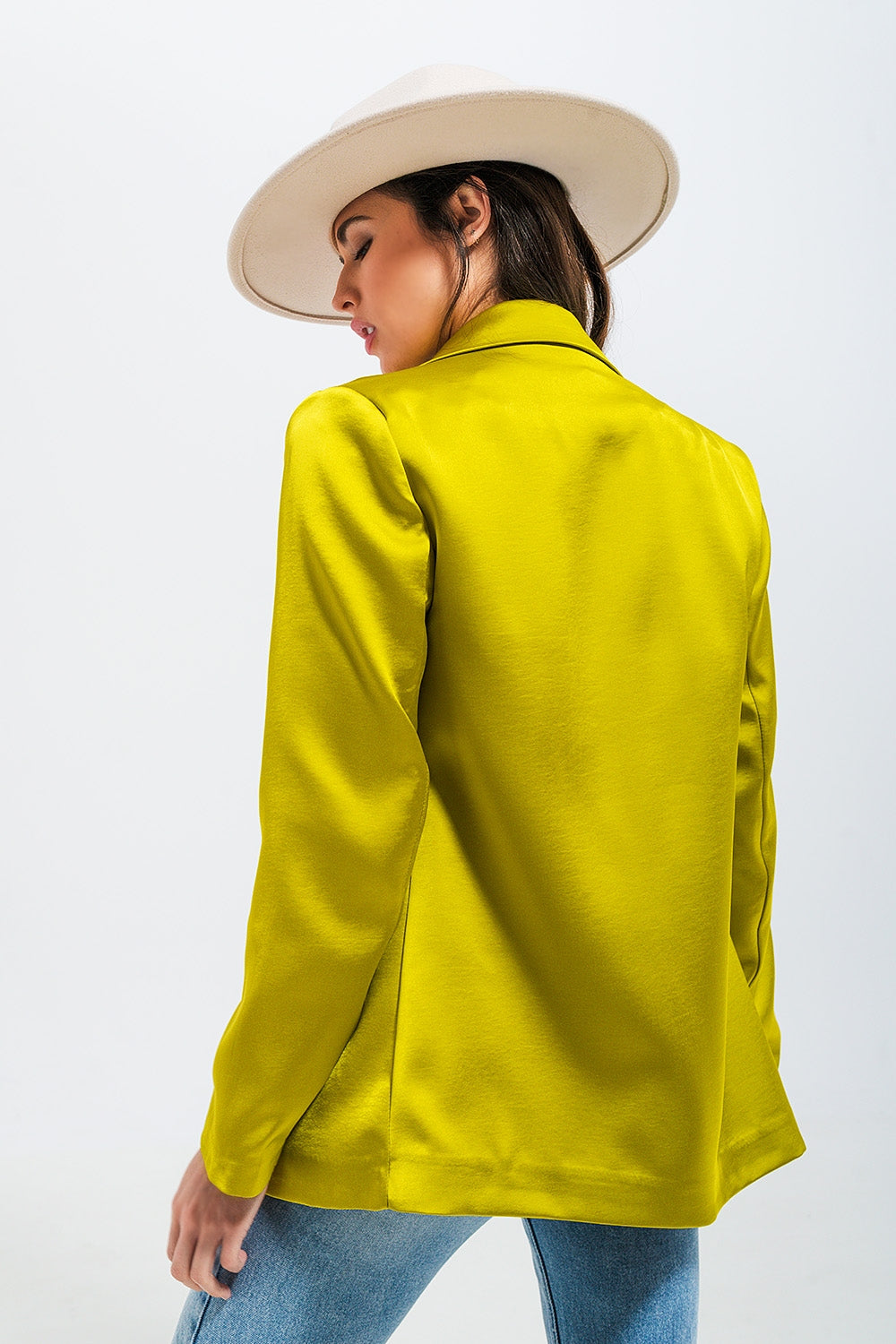 Blazer verde lima con doble botonadura de satén