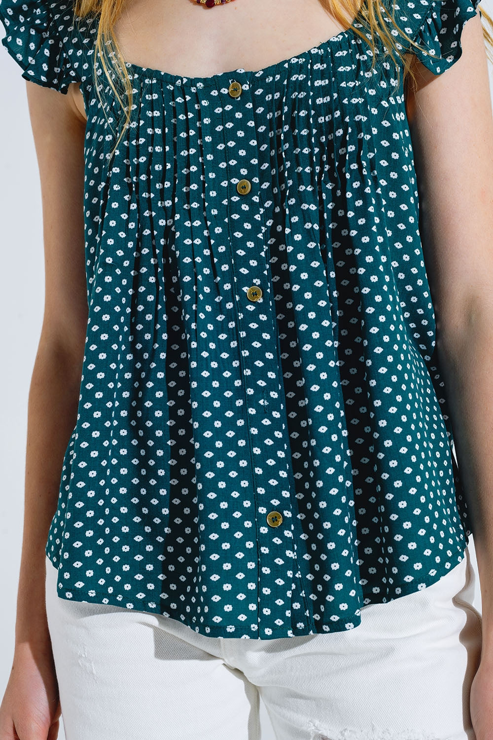 Blusa abotonada de manga corta con volantes y estampado de flores en verde