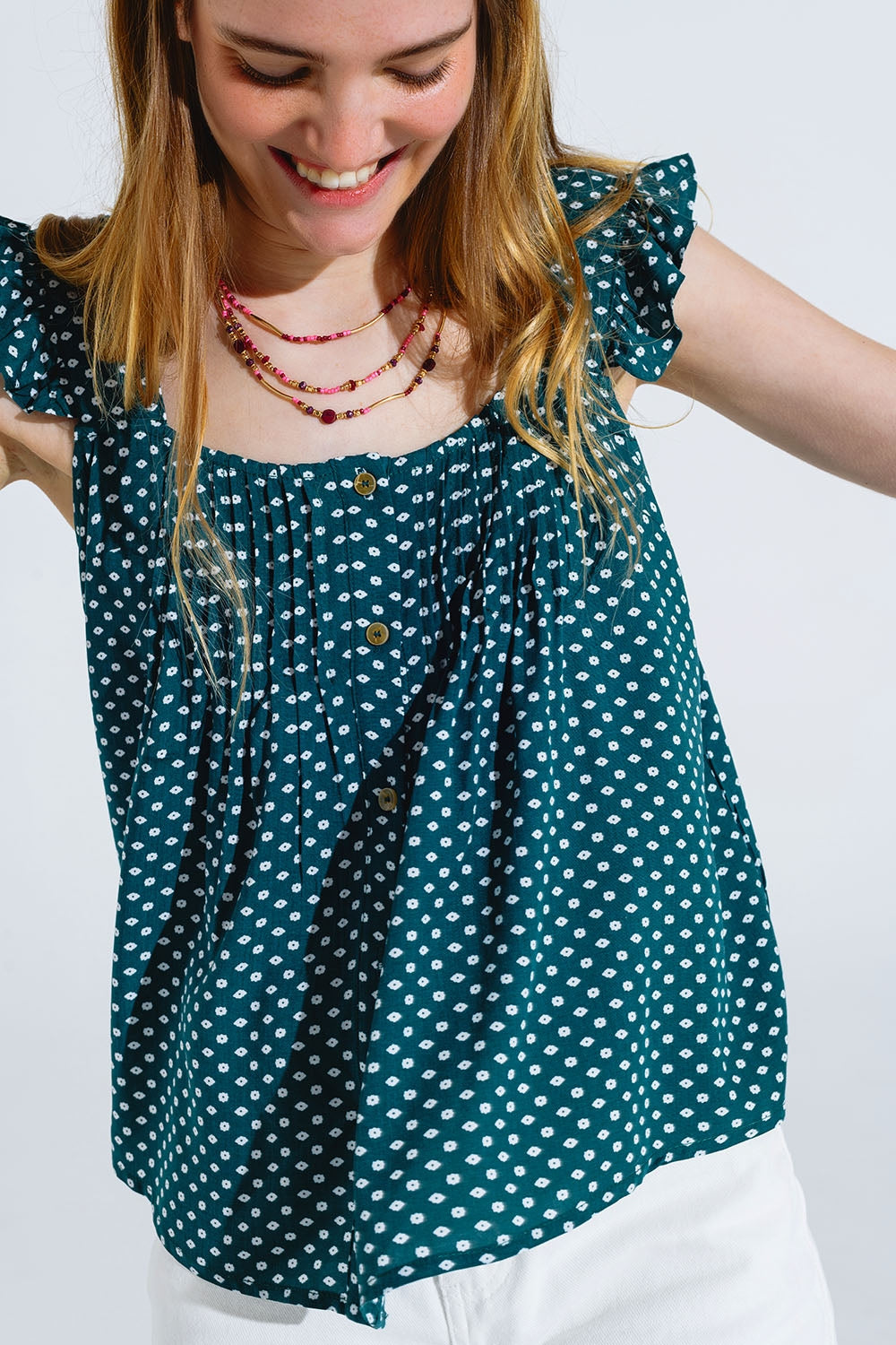 Blusa abotonada de manga corta con volantes y estampado de flores en verde