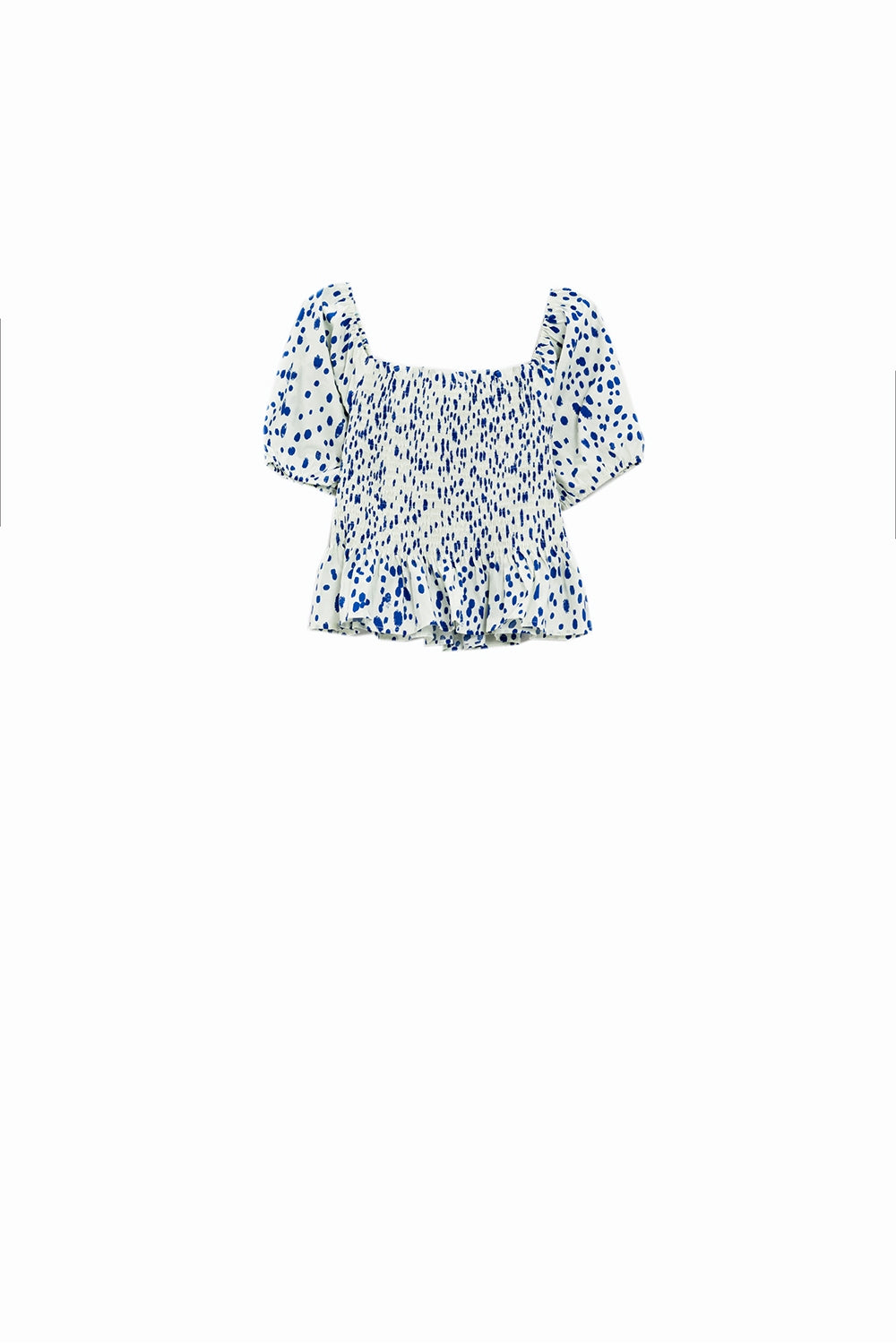 Blusa blanca con pliegues y lunares azules