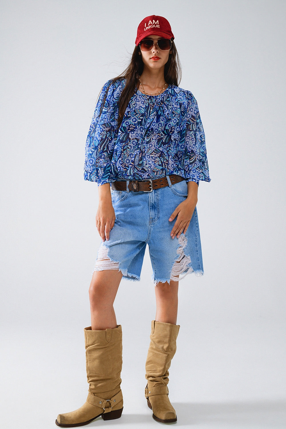 Blusa con estampado abstracto y mangas globo en azul
