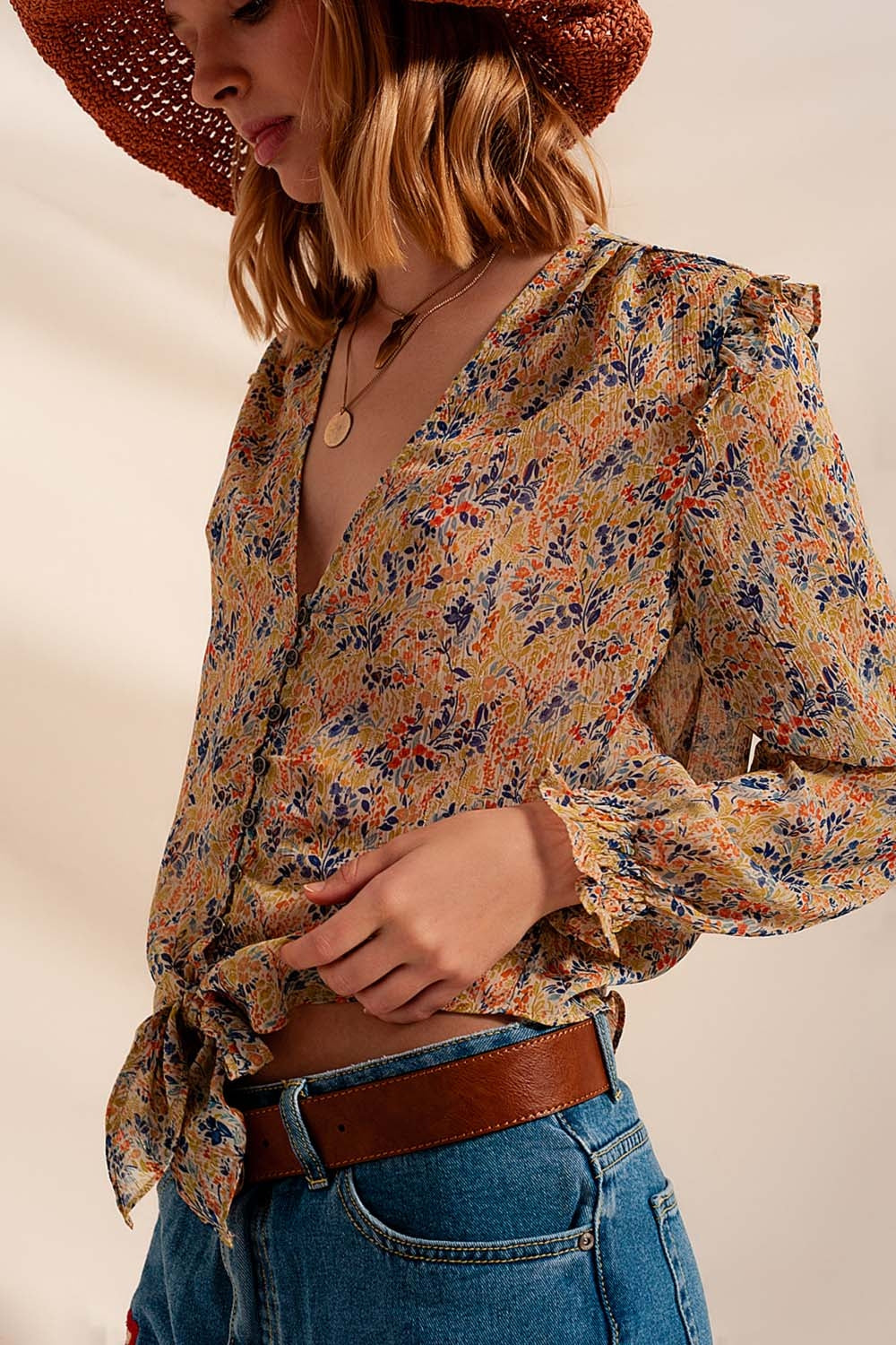 Blusa con estampado floral metalizado en verde
