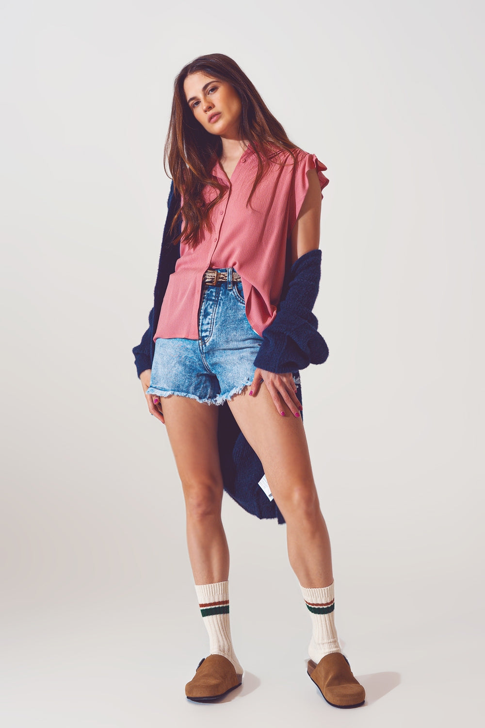 Blusa con volantes en la manga corta en rosa