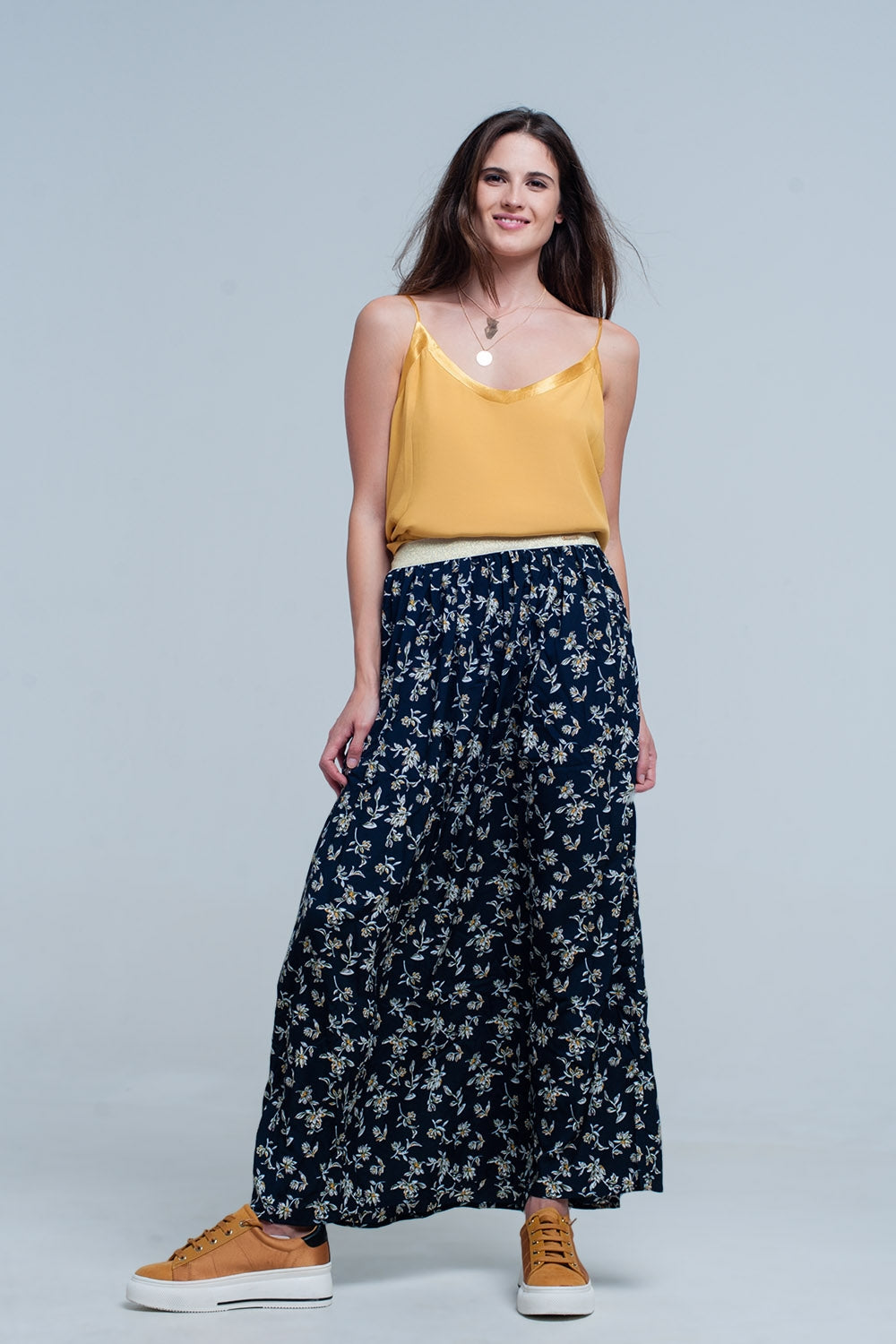 Blusa mostaza de tirantes con detalle de brillo
