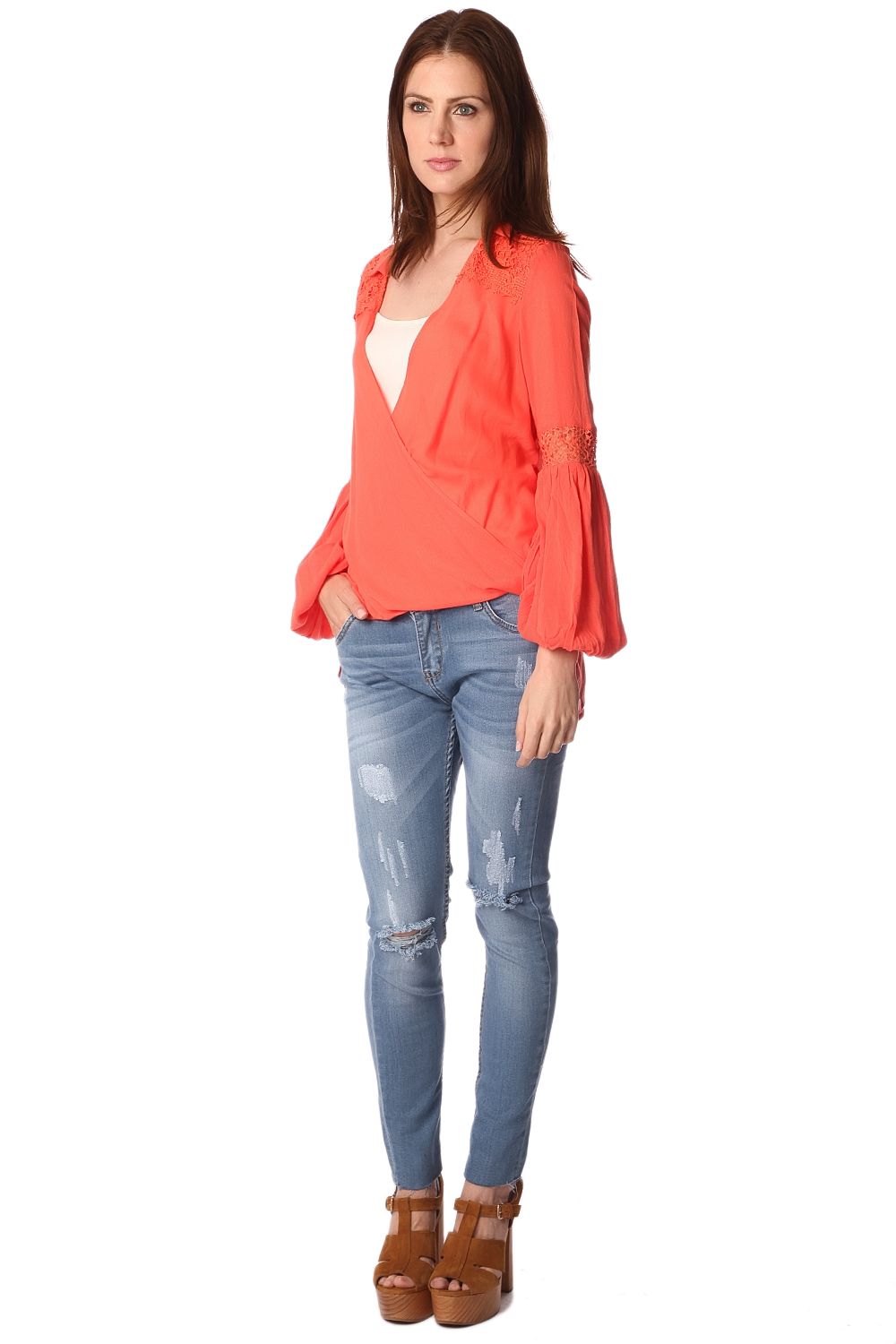 Blusa naranja con parte delantera cruzada y detalle drapeado