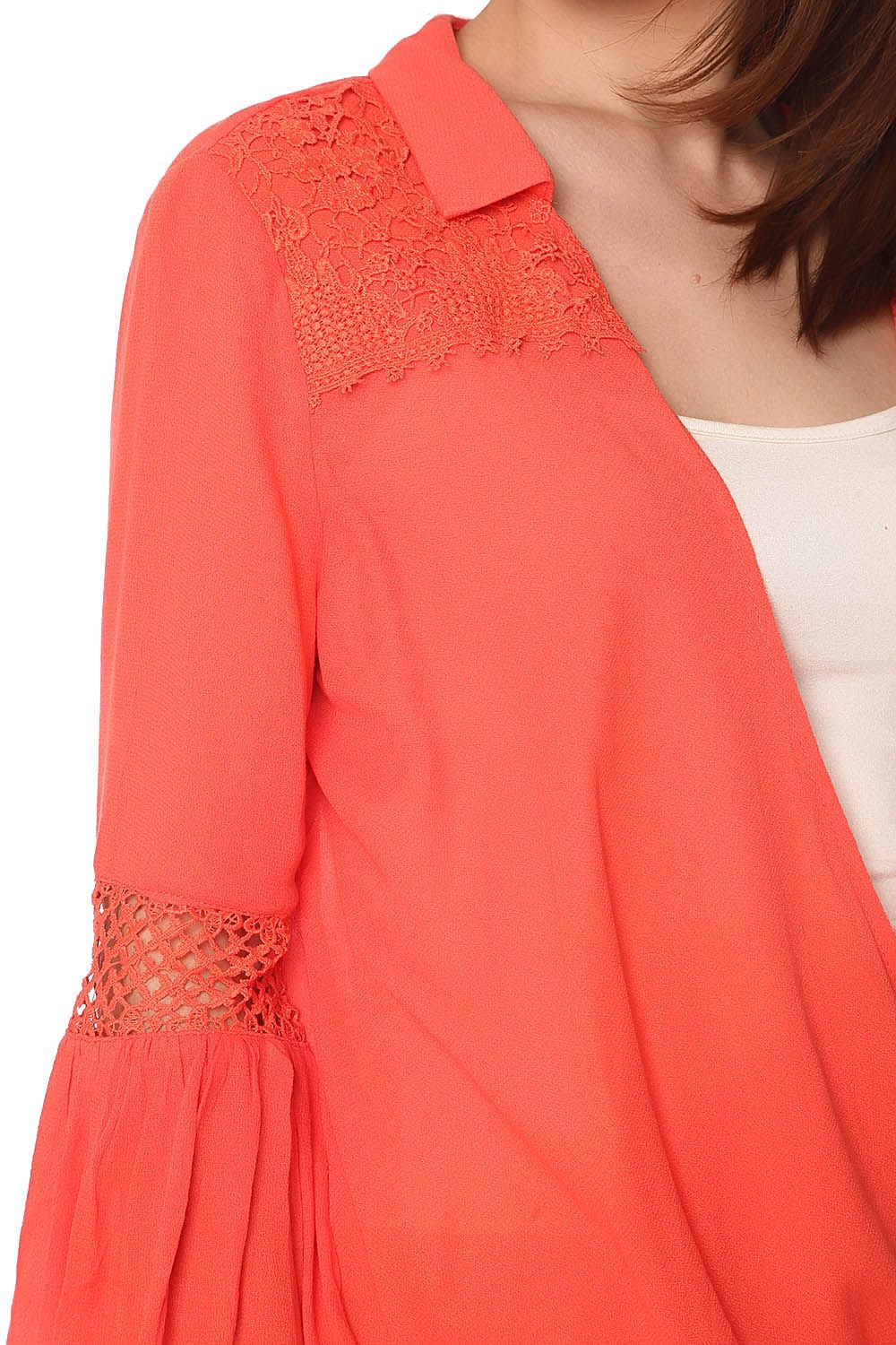 Blusa naranja con parte delantera cruzada y detalle drapeado