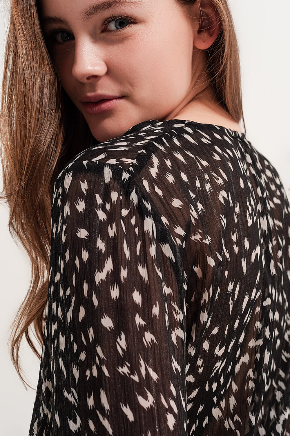 Blusa transparente de manga larga con estampado