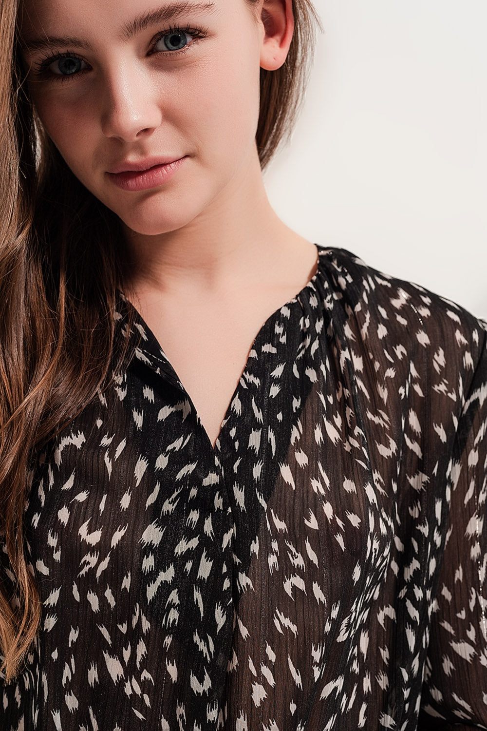 Blusa transparente de manga larga con estampado