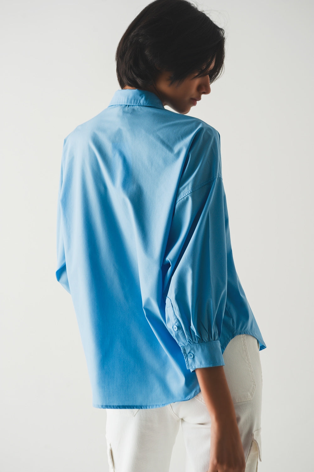 Camisa azul con mangas voluminosas de popelina