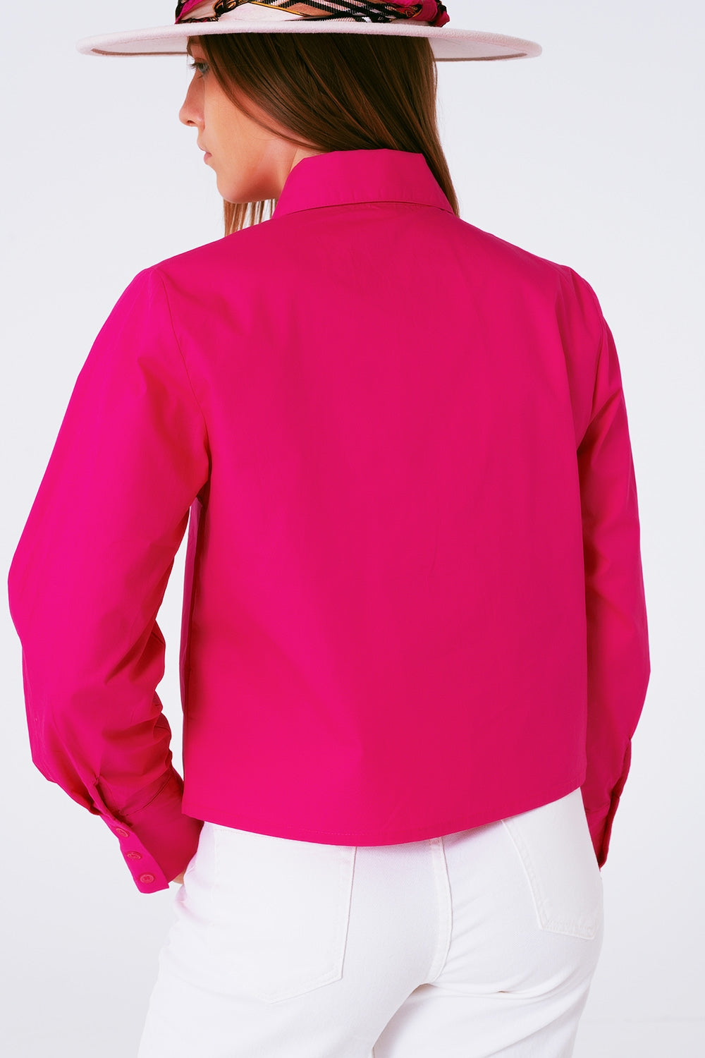 Camisa con cuello de strass y flecos en fuxia