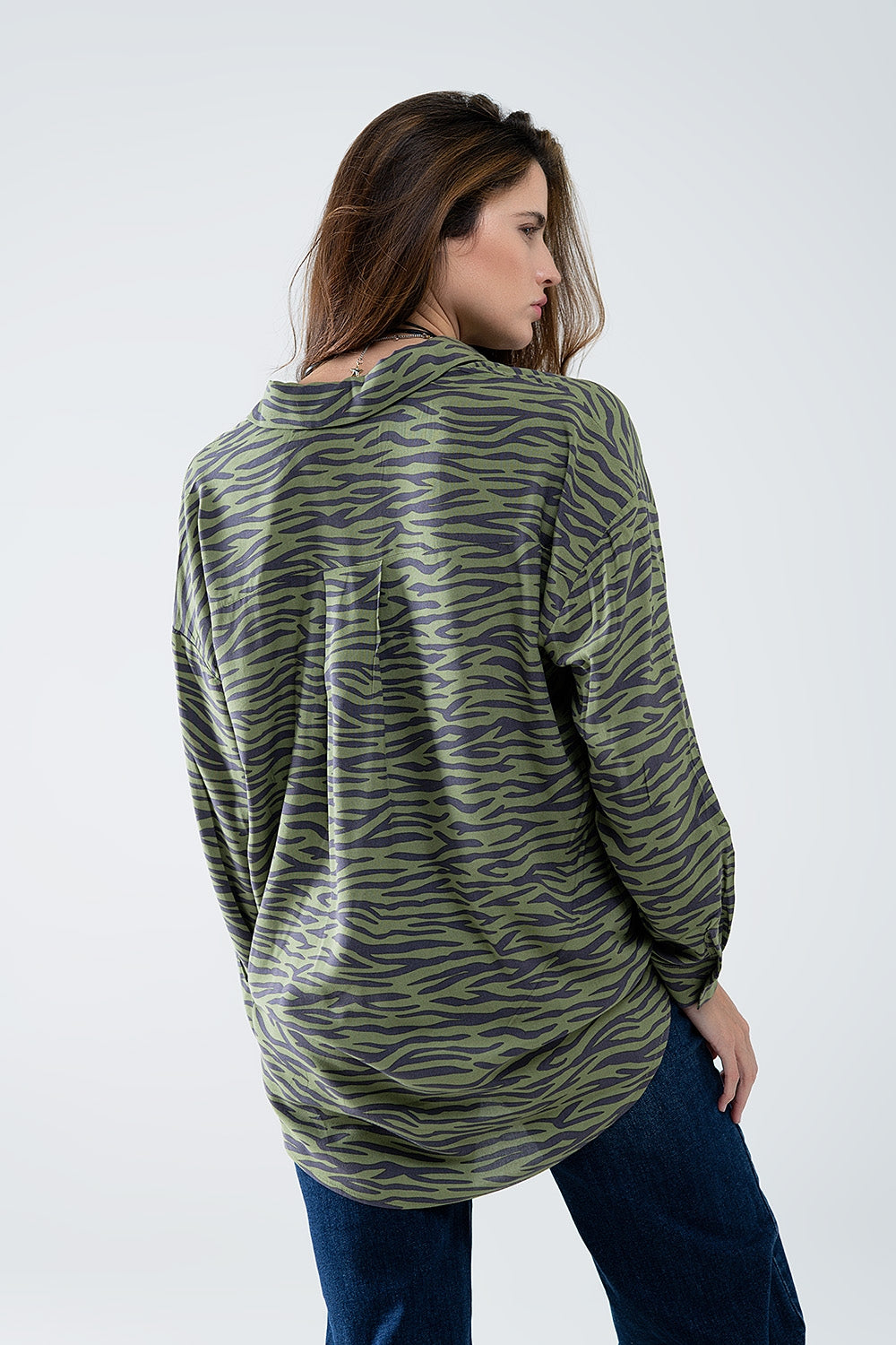 Camisa con estampado de cebra en verde