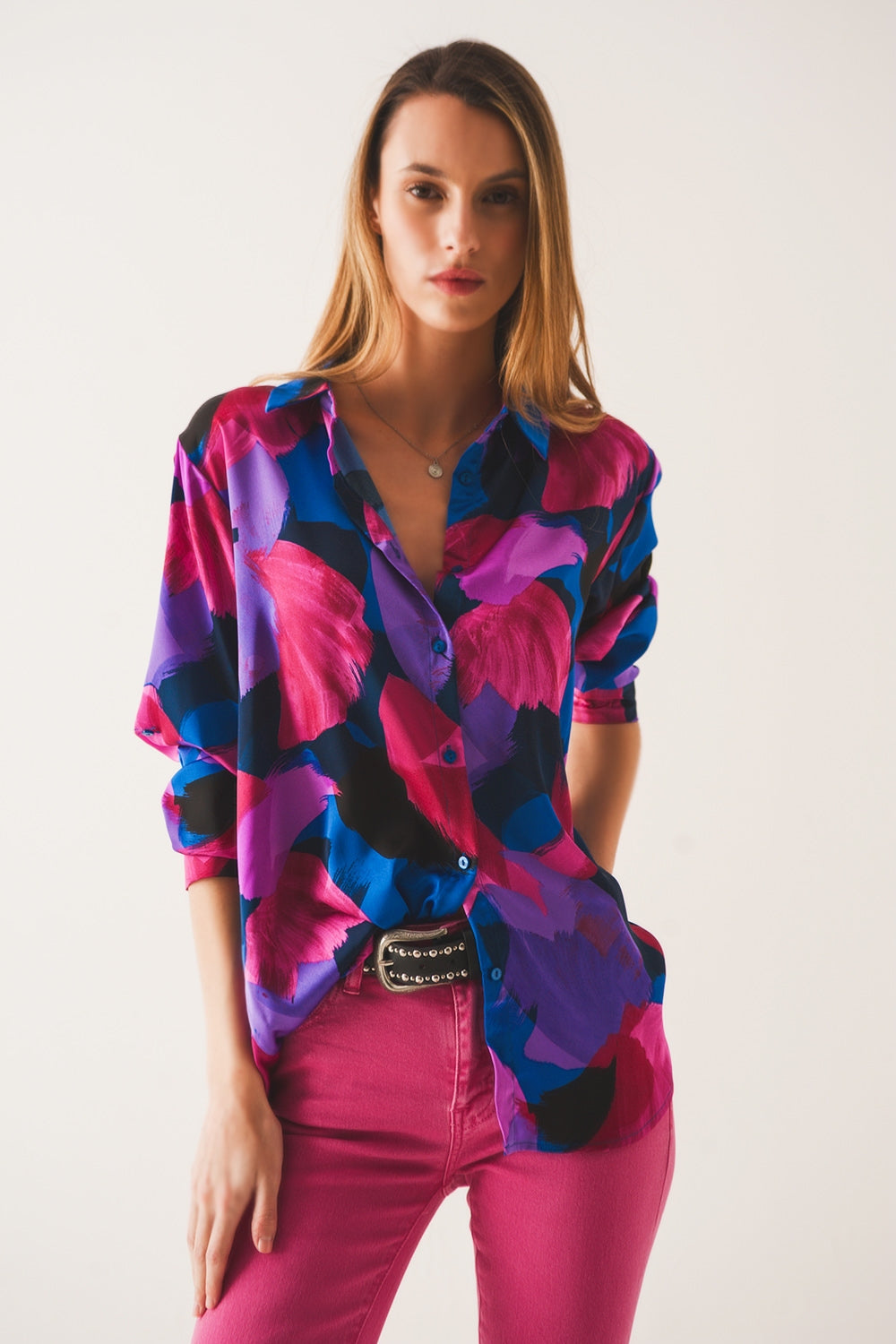 Q2 Camisa con estampado floral morado