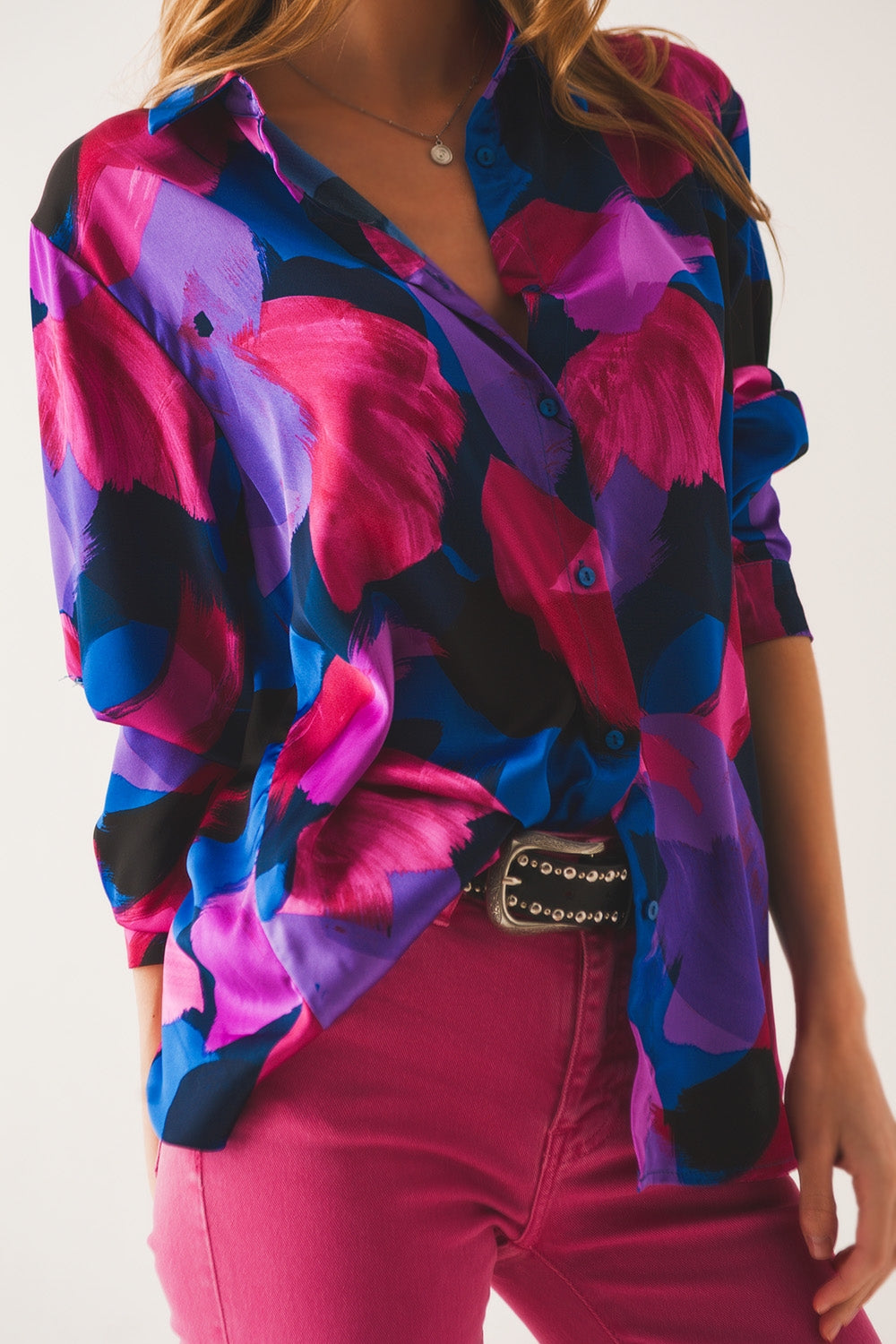 Camisa con estampado floral morado