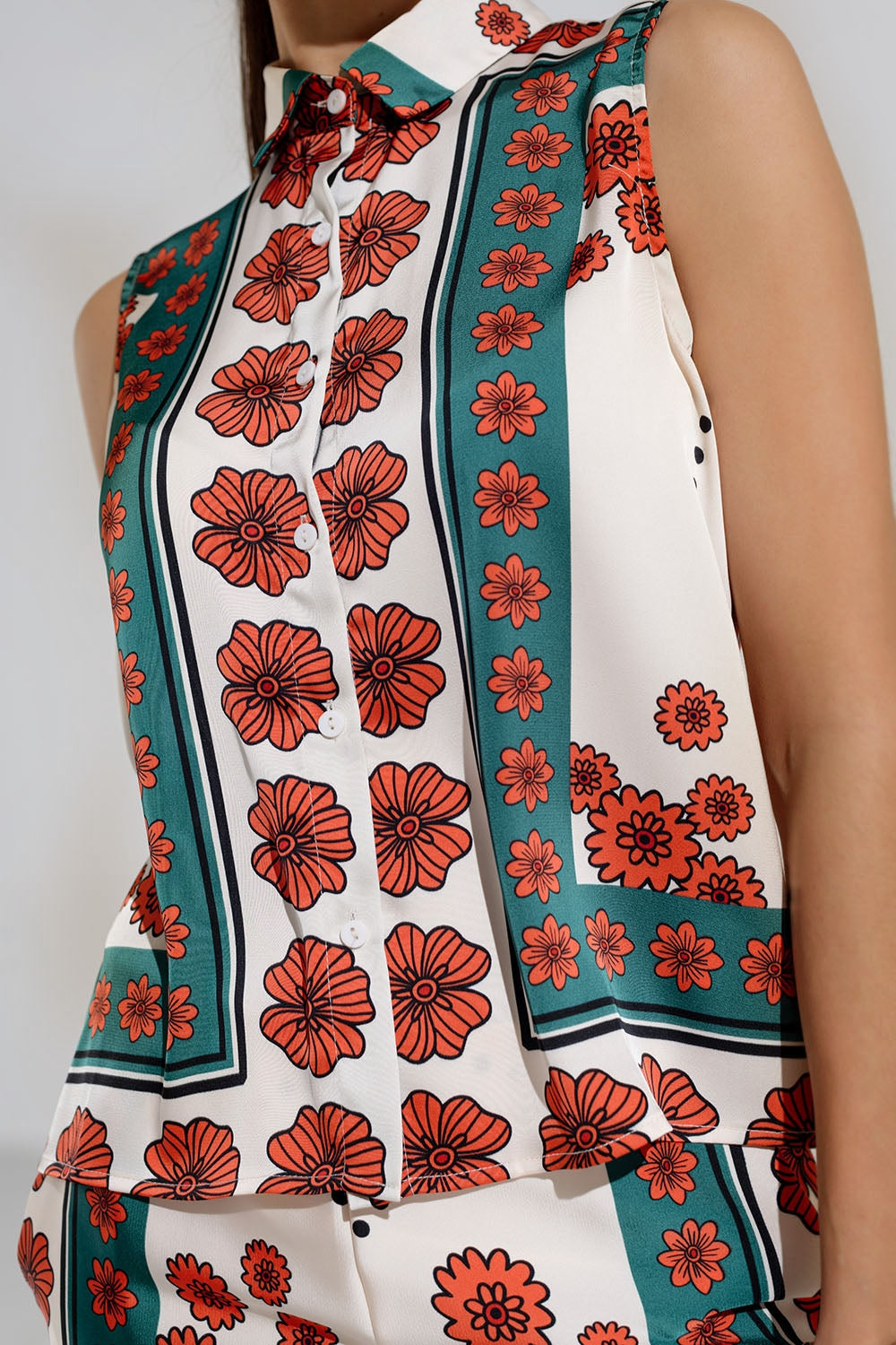 Camisa Crema Sin Mangas Con Diseño Floral