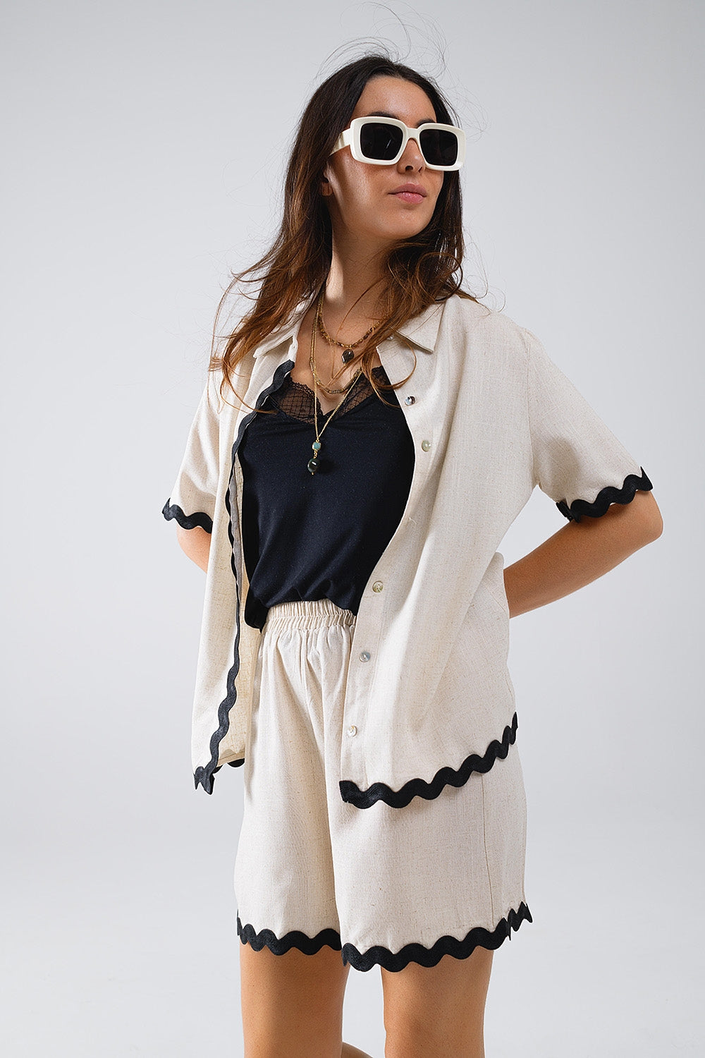 Camisa de Lino con Festón en Contraste Beige