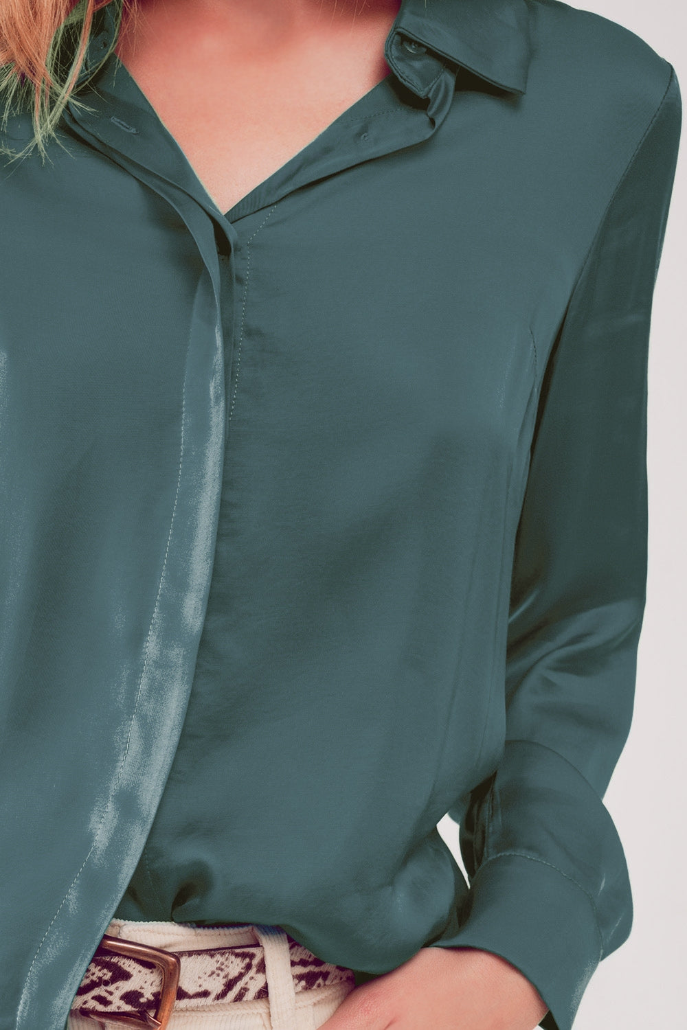Camisa de satén en verde