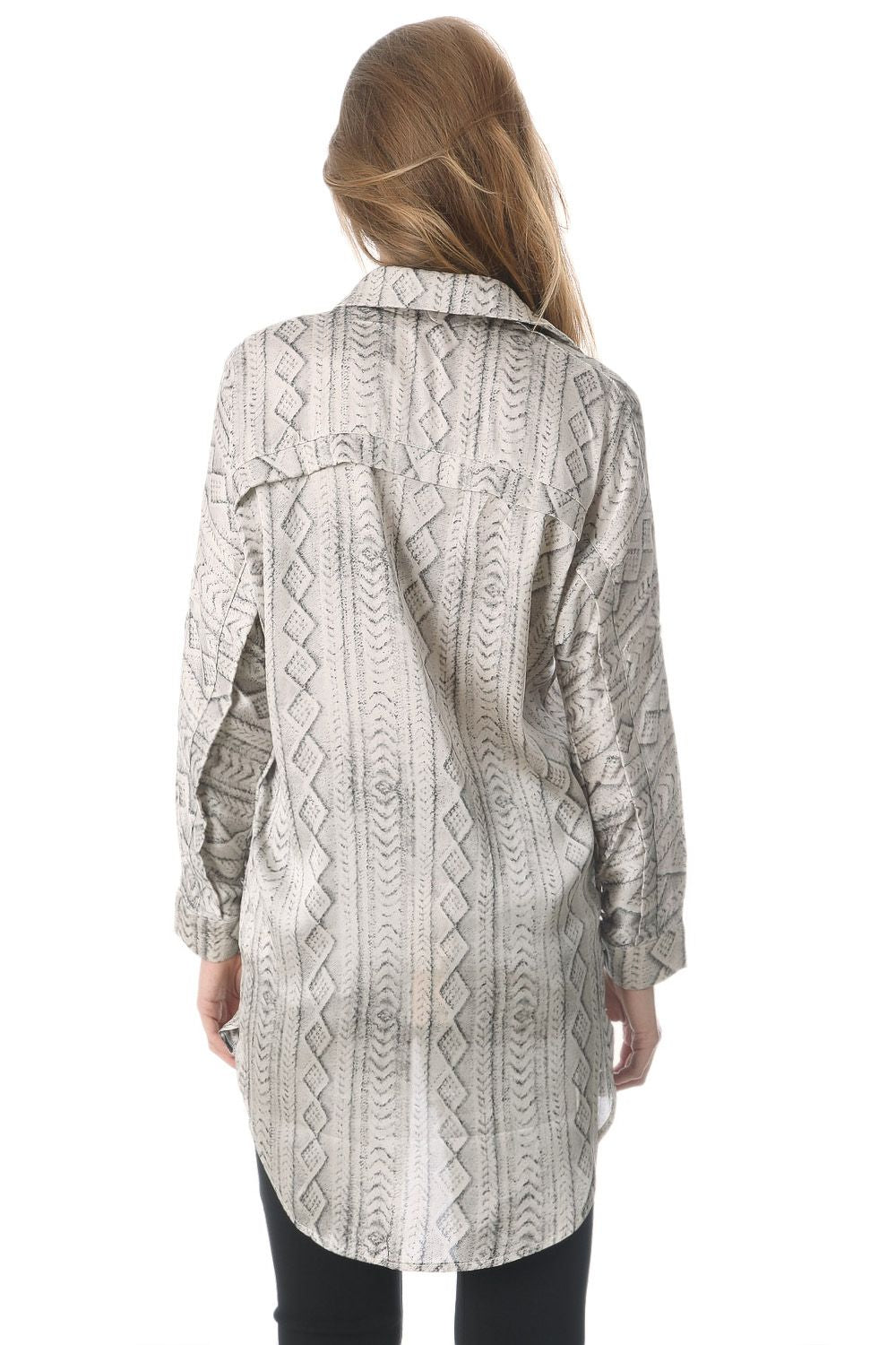 Camisa larga de raso con estampado abstracto gris