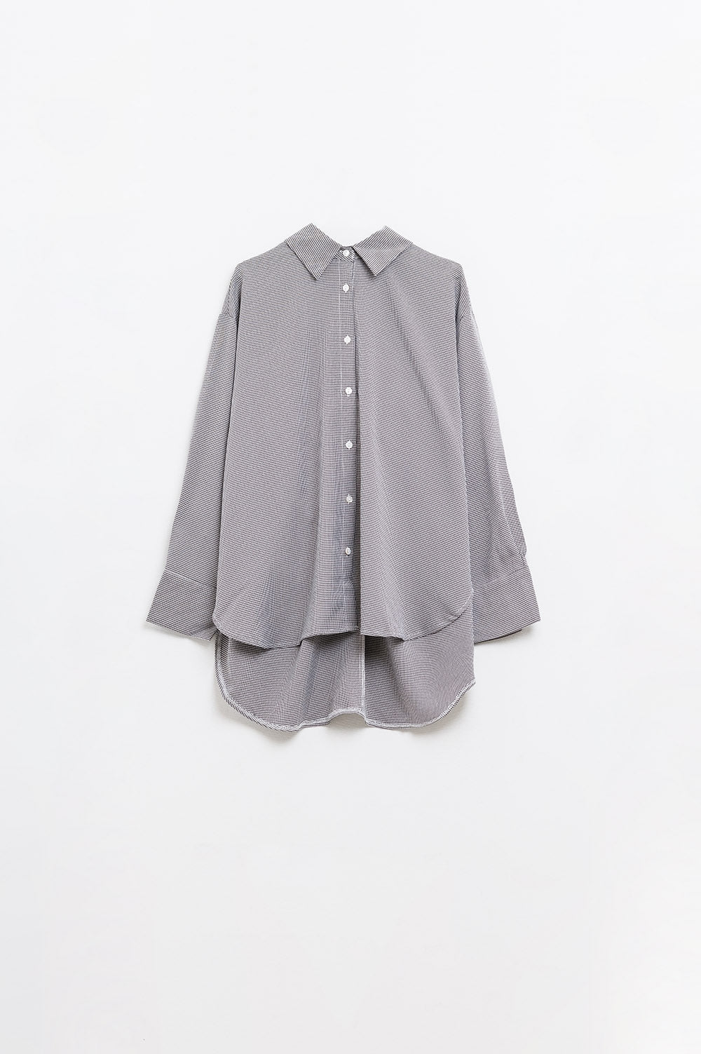 Camisa oversize de cuadros con detalle de lazo en blanco y negro