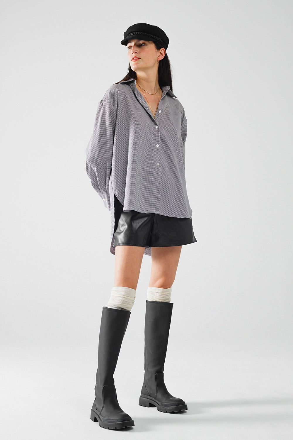 Camisa oversize de cuadros con detalle de lazo en blanco y negro