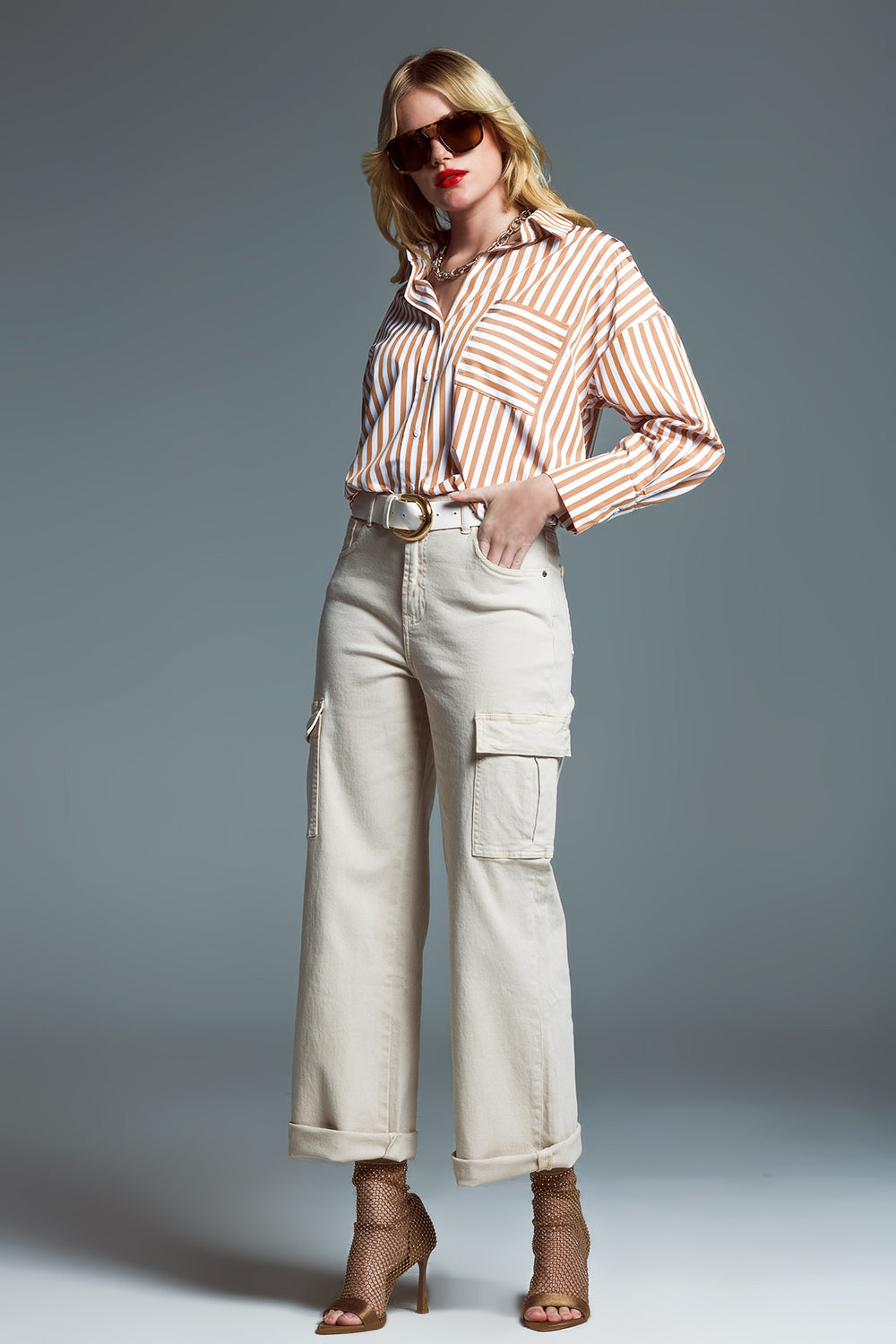 Camisa relajada a rayas con bolsillo a contraste en beige