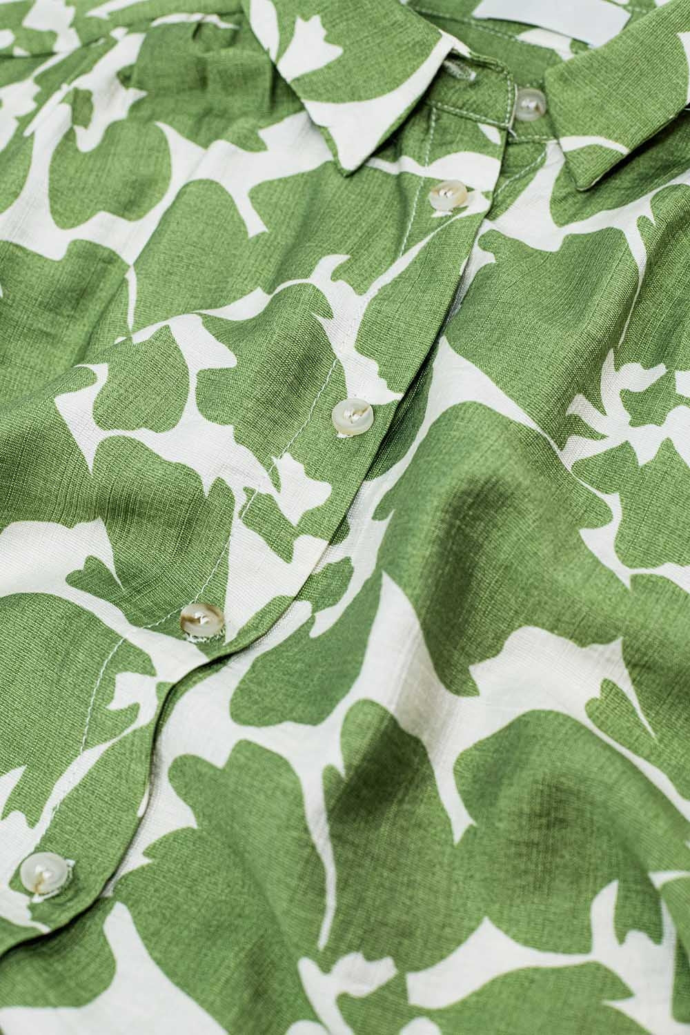 Camisa relajada con estampado floral en verde