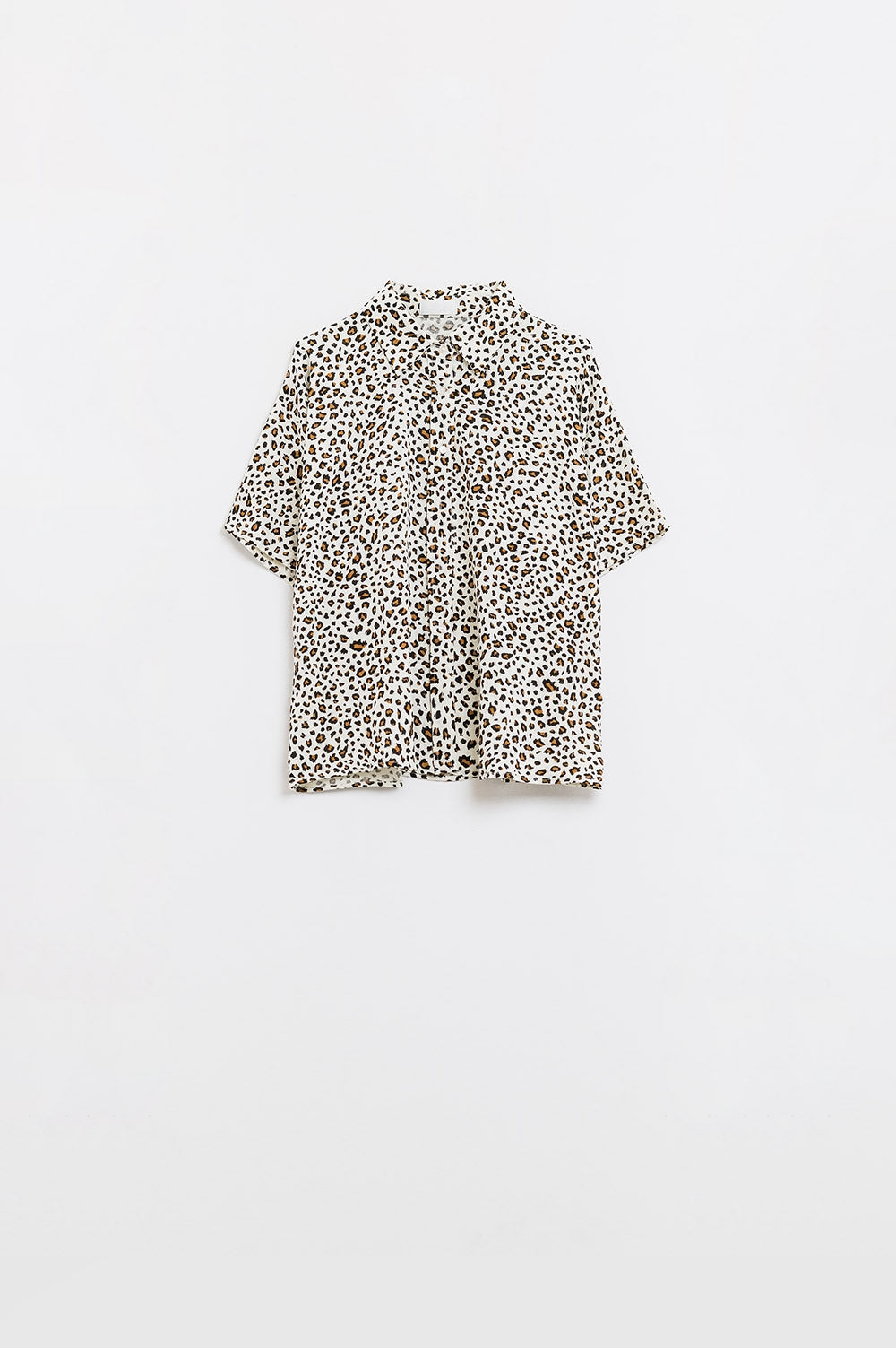 Camisa relajada oversize de manga corta con estampado de leopardo