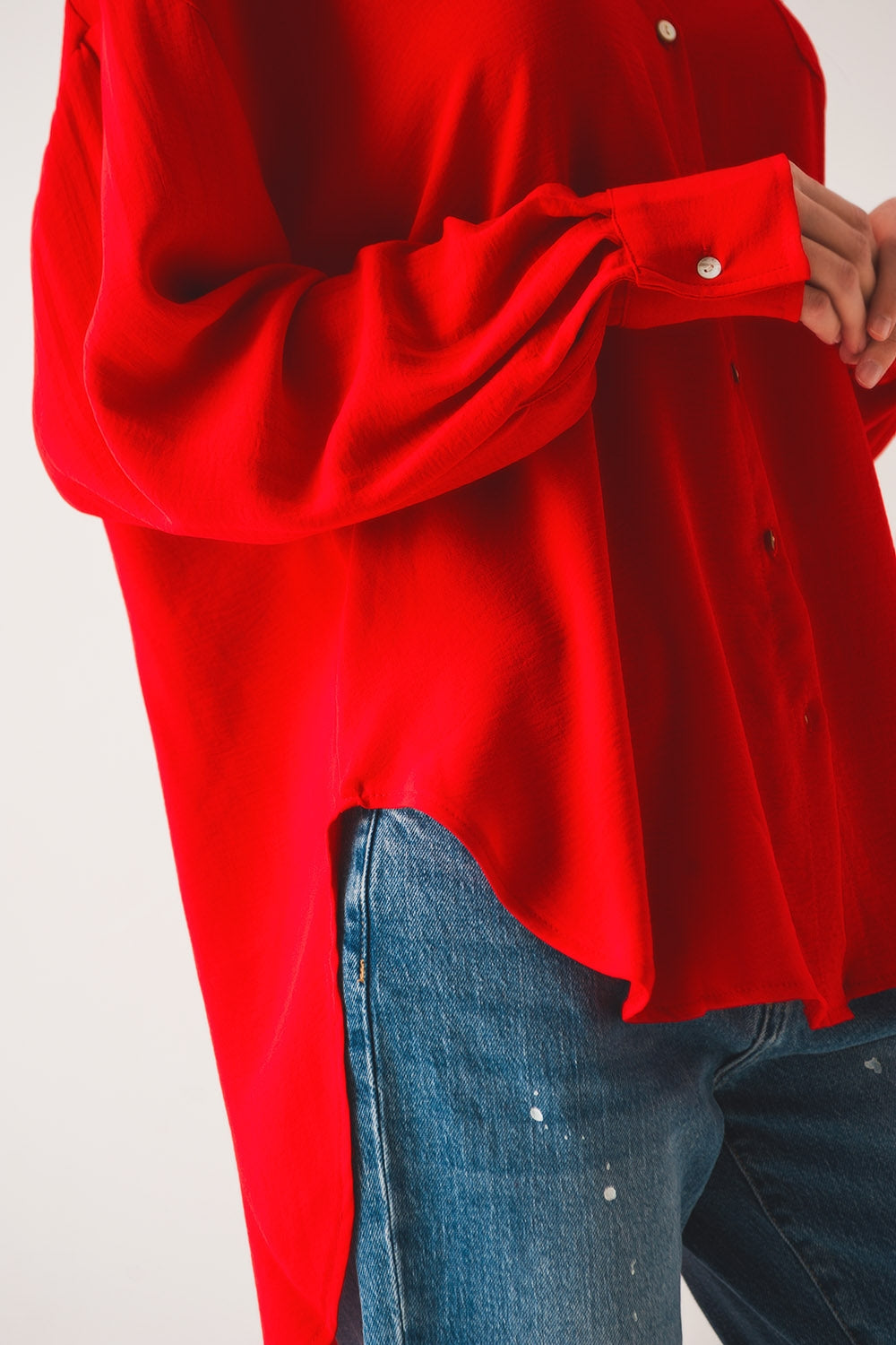 Camisa roja extragrande con detalle de bolsillo