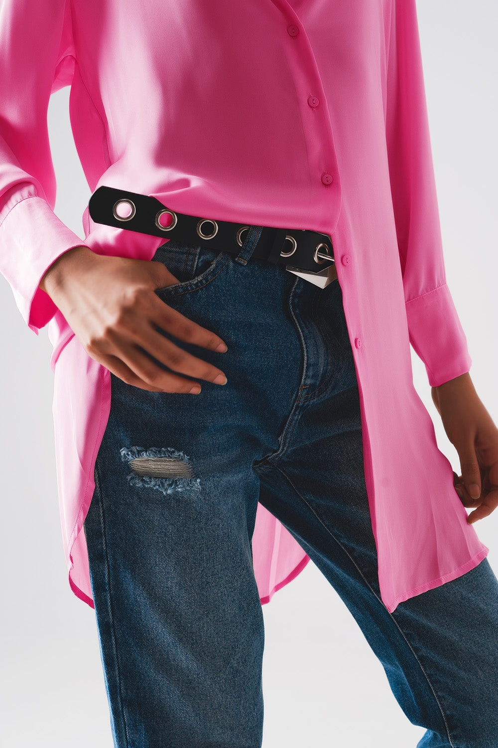 Camisa rosa de manga larga abotonada de satén