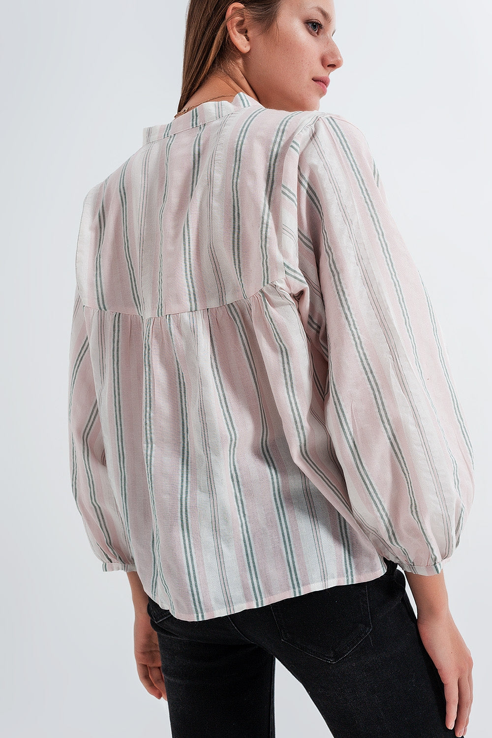Camisa rosa de rayas con cuello mao