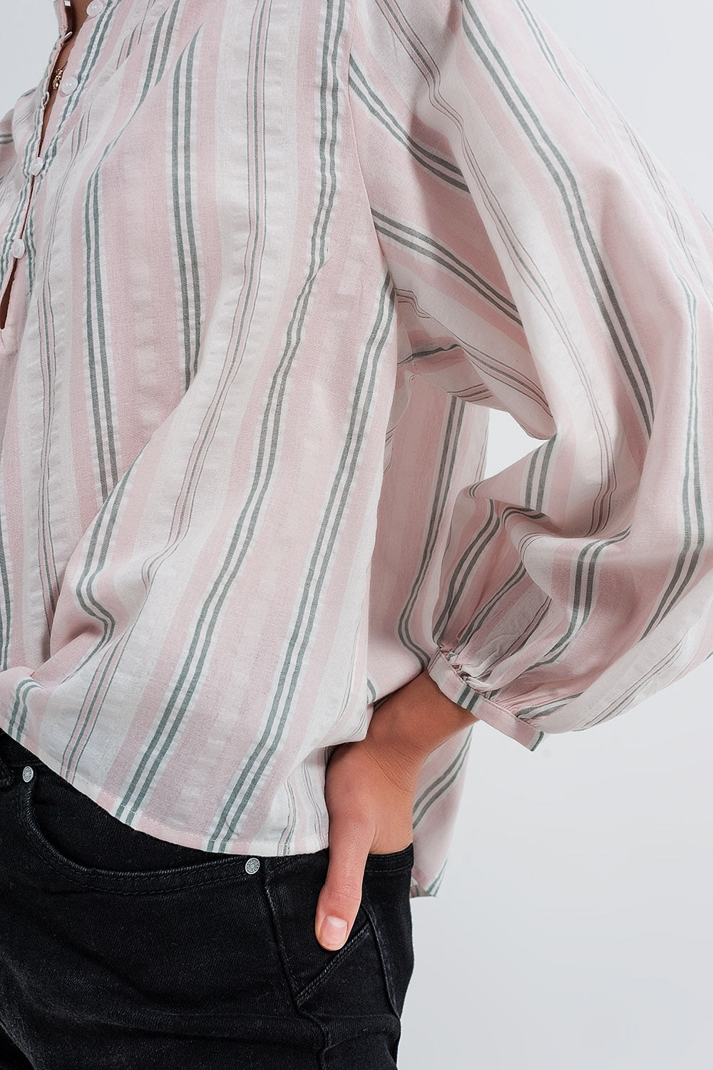 Camisa rosa de rayas con cuello mao
