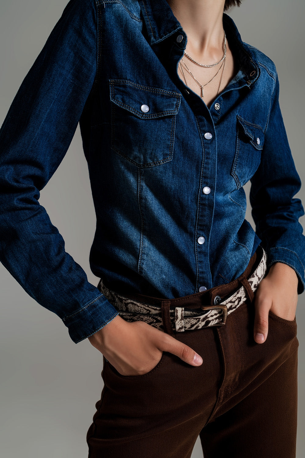 Camisa vaquera con lavado azul medio