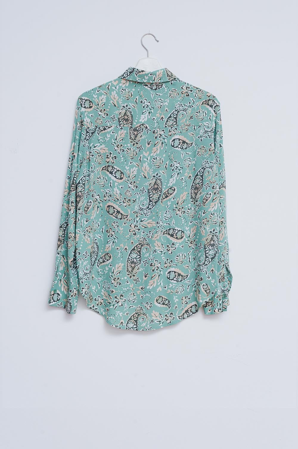 Camisa verde de manga larga con estampado floral y de cachemir