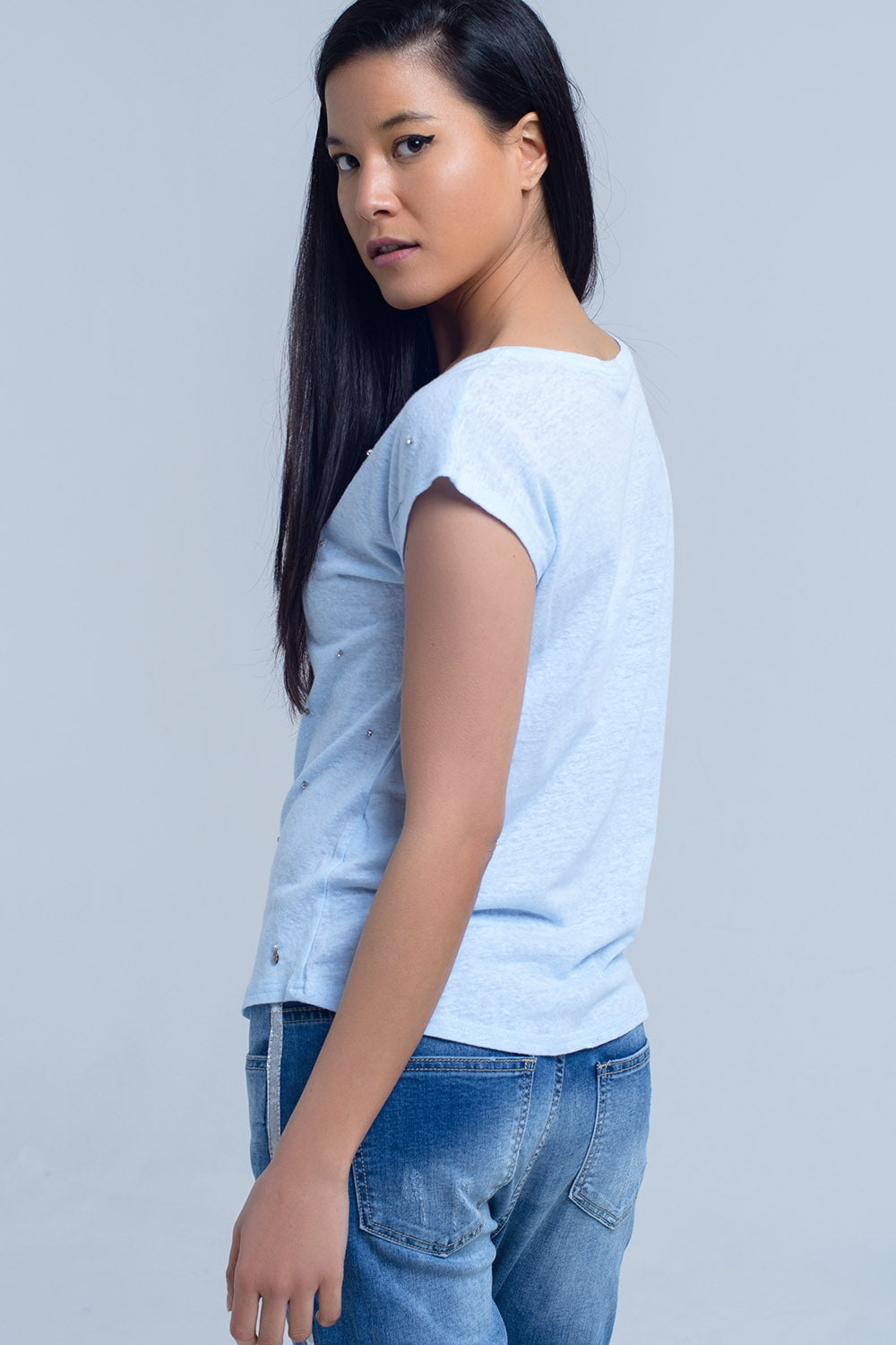 Camiseta azul con detalle de cristales