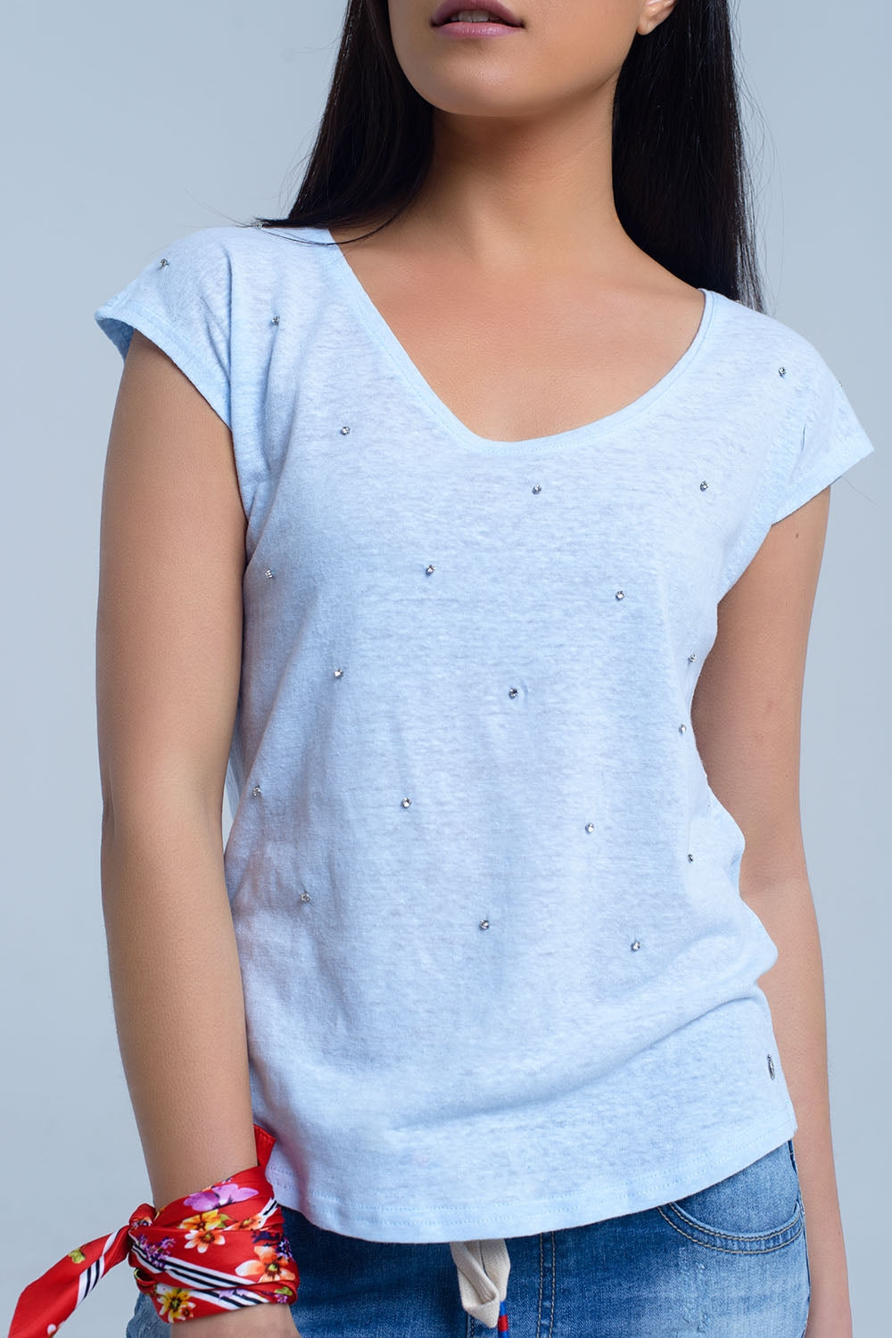 Camiseta azul con detalle de cristales