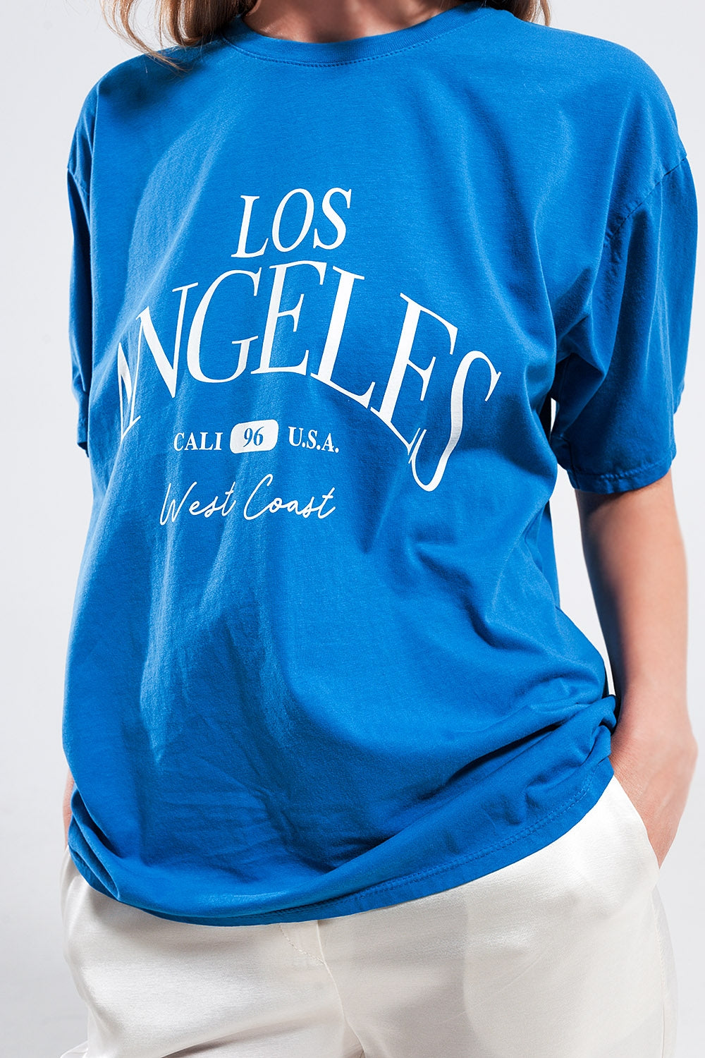 Camiseta azul con texto estampado Los Angeles