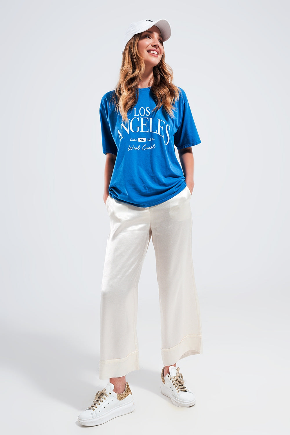 Camiseta azul con texto estampado Los Angeles
