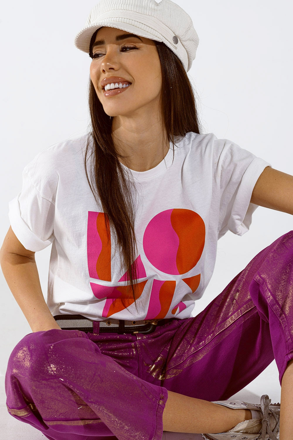 Camiseta con estampado digital LOVE art deco en blanco