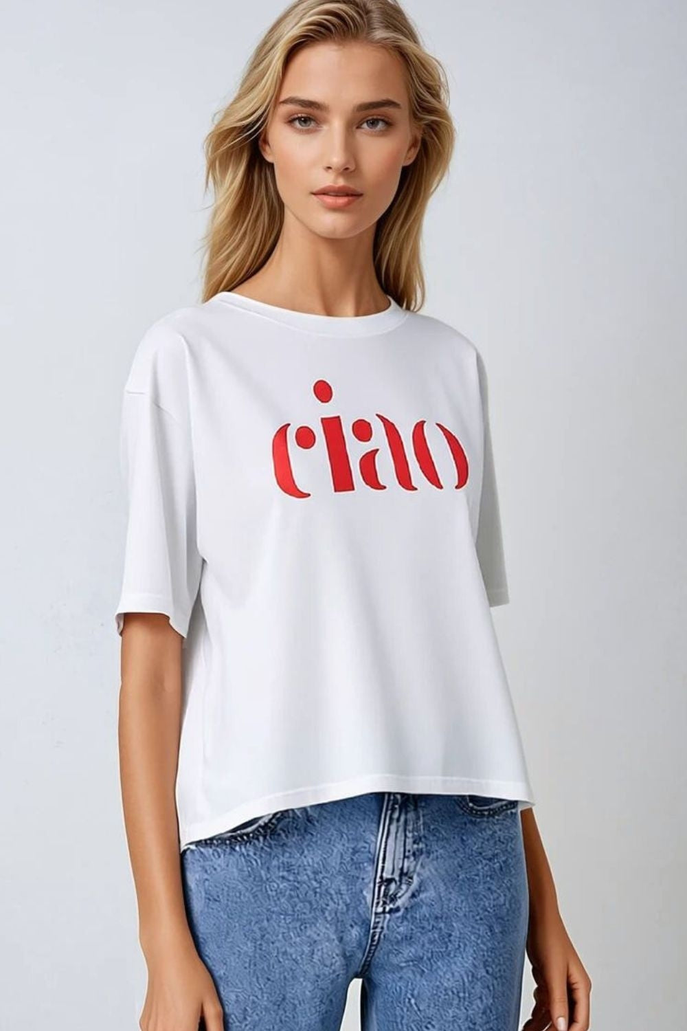 Camiseta de algodón fabricada en Italia con el logo Ciao en color rojo