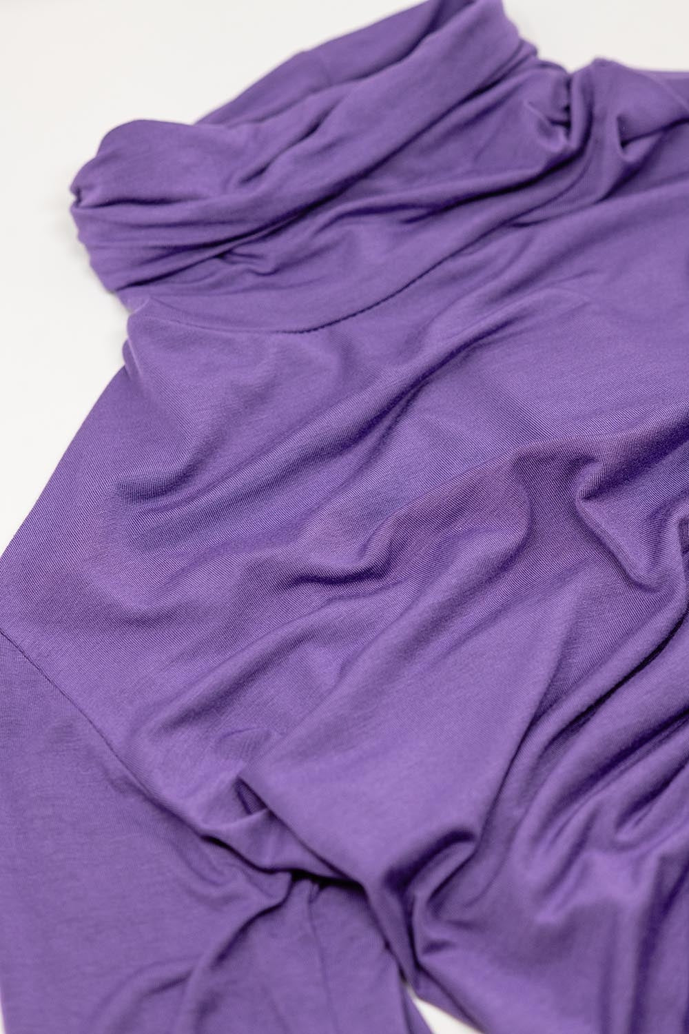 Camiseta de cuello alto y manga larga en tejido modal morado