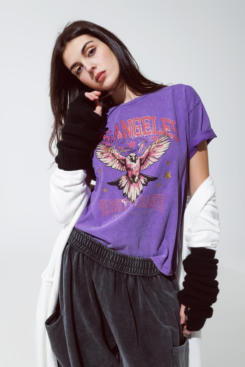 Camiseta morada con estampado de Los Ángeles en la parte delantera