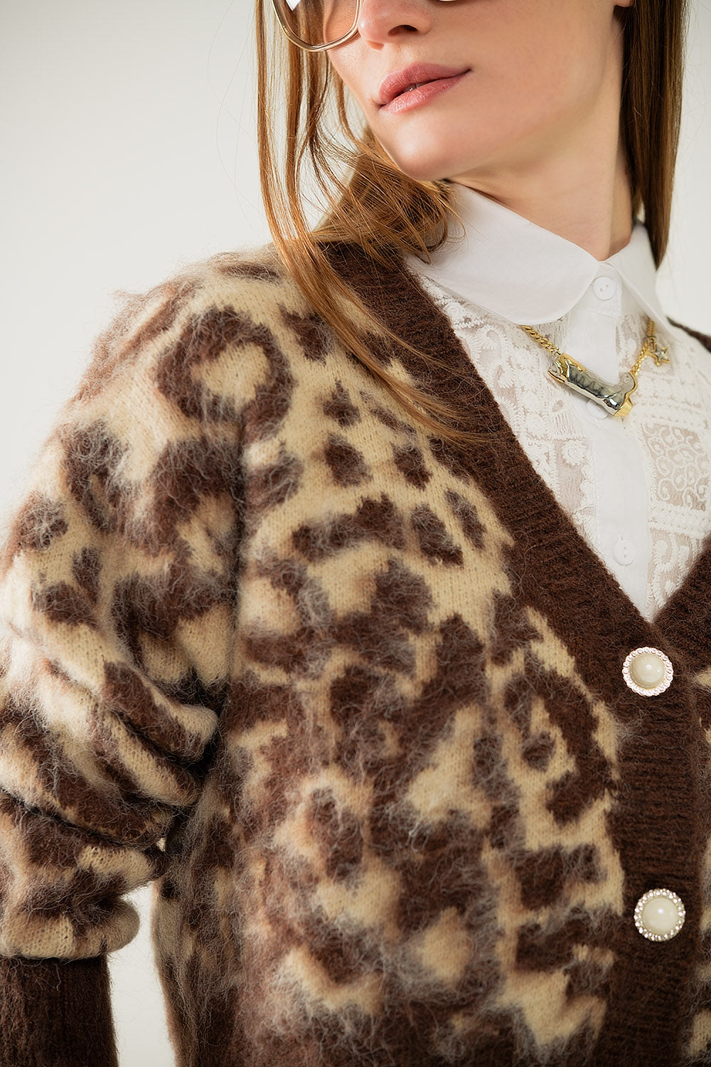 cárdigan con estampado de leopardo y lana en beige