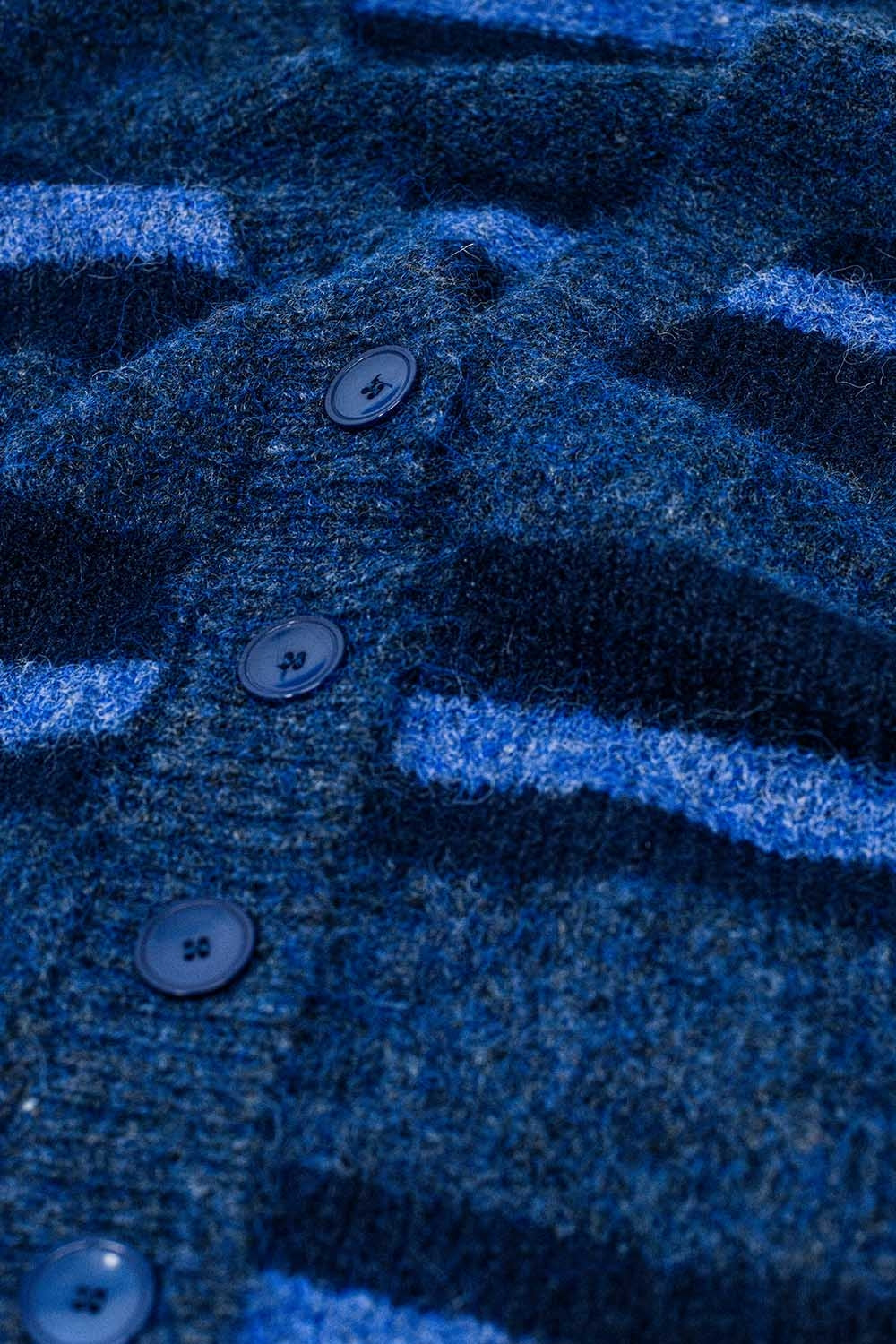 cárdigan esponjoso de rayas azules