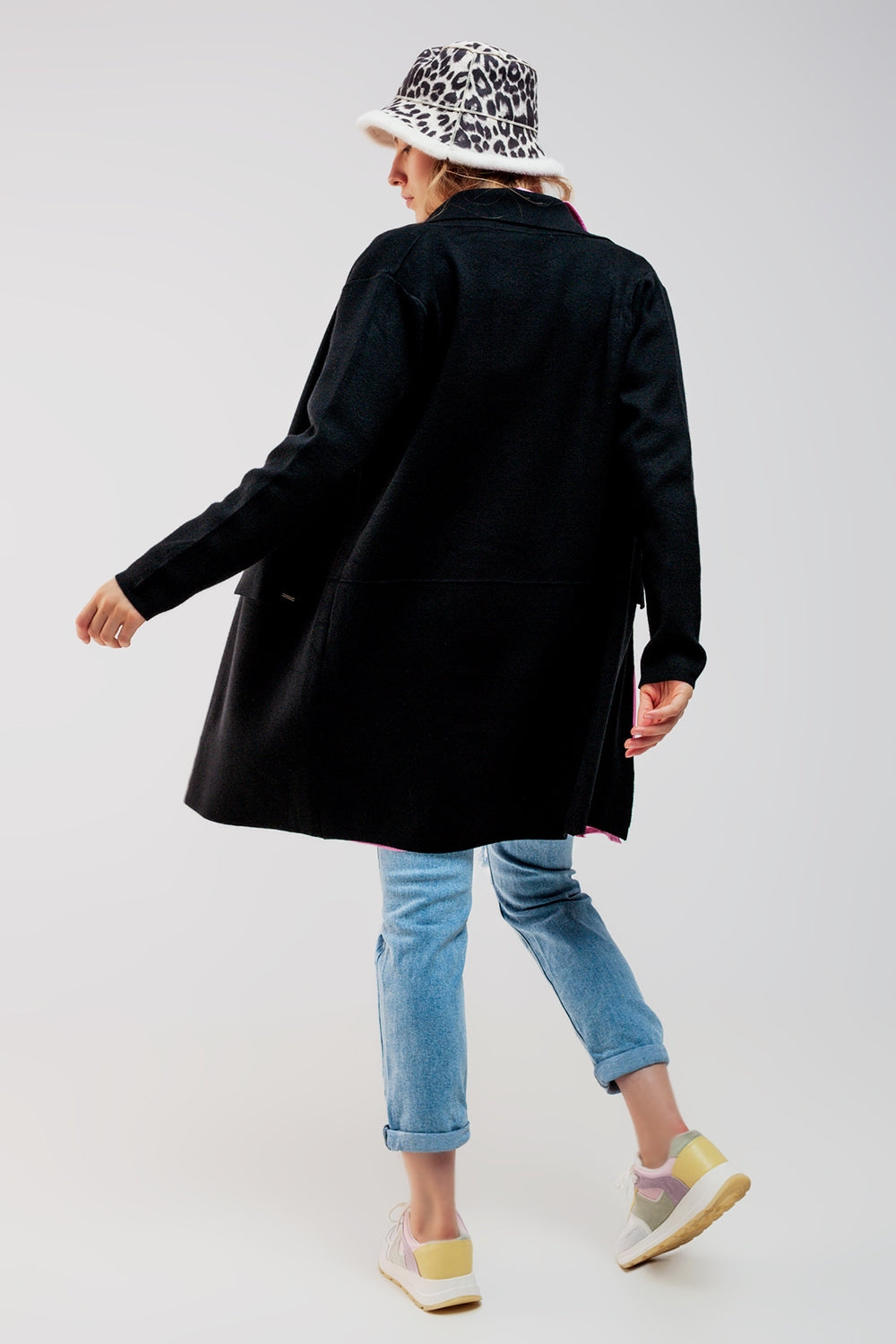 Cardigan extra grande en negro con solapas