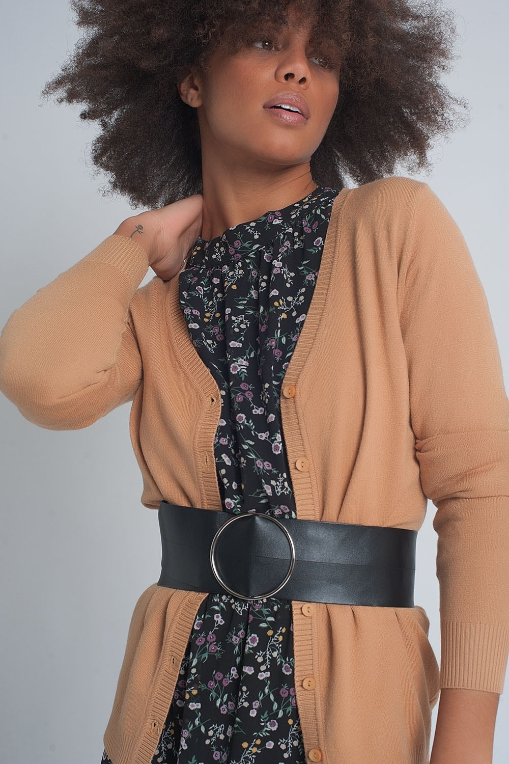 Chaqueta de punto con botones delanteros en camel
