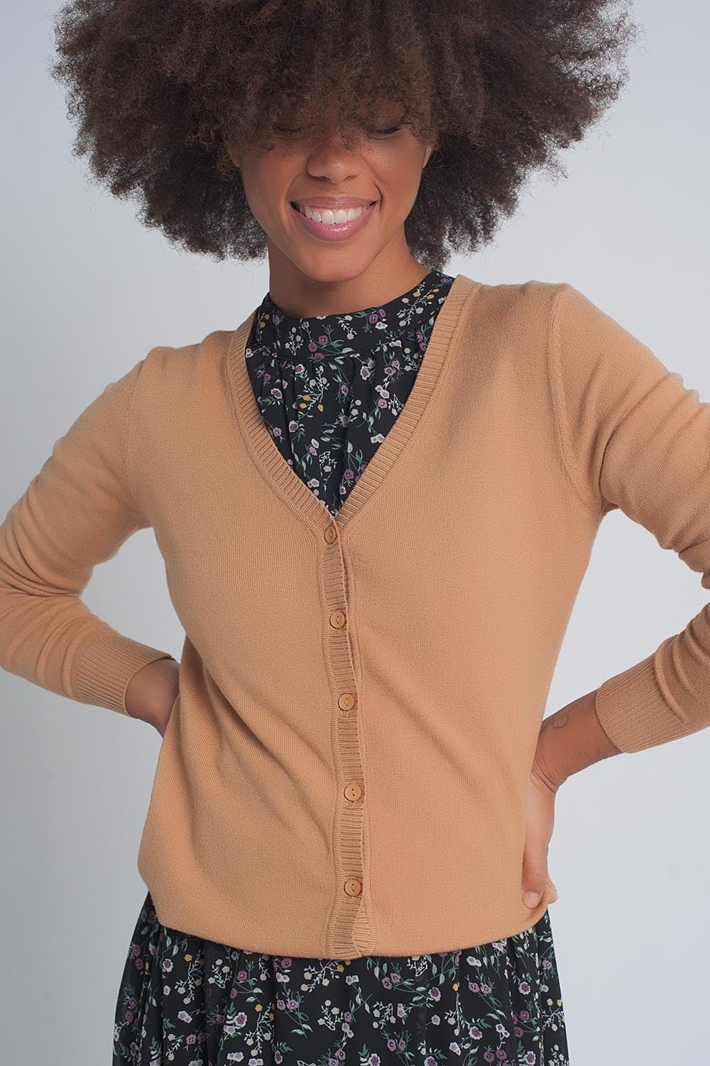 Chaqueta de punto con botones delanteros en camel