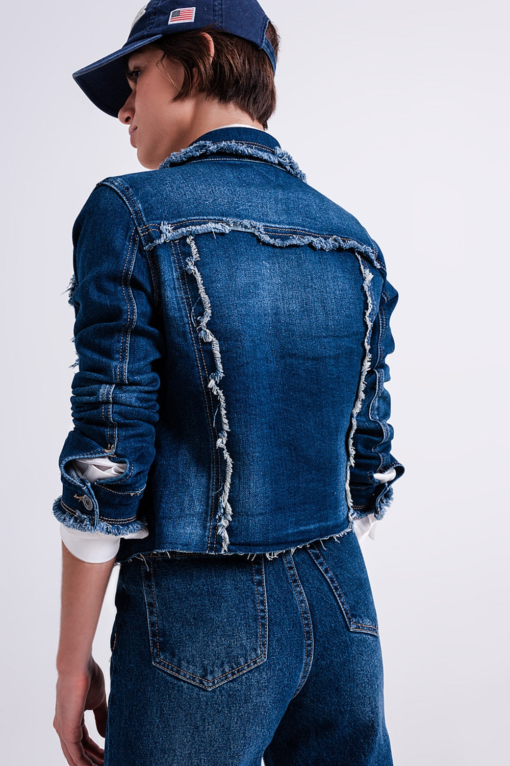Chaqueta denim con remates desilachados